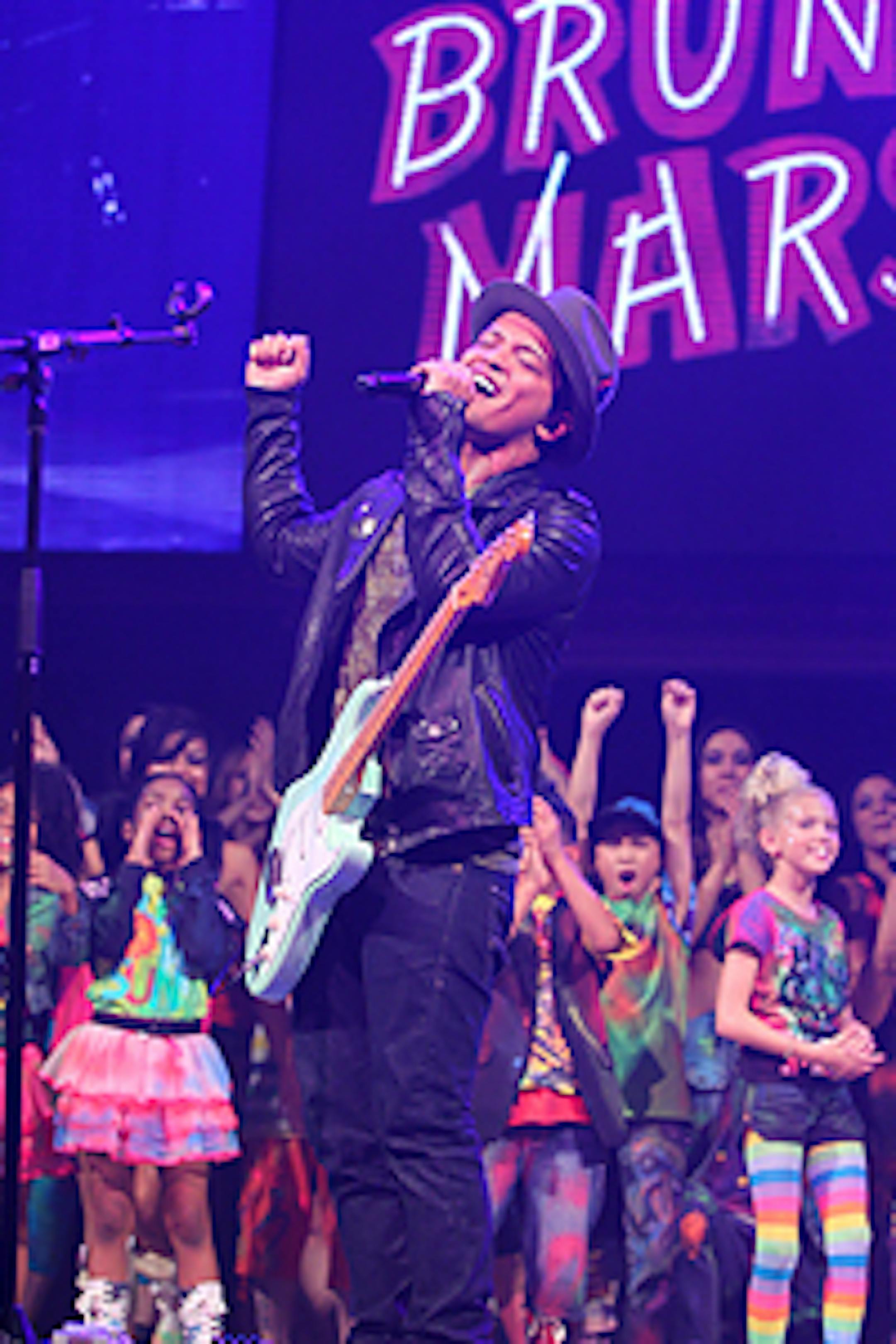 Bruno Mars closed out Macy's Glamorama last Friday