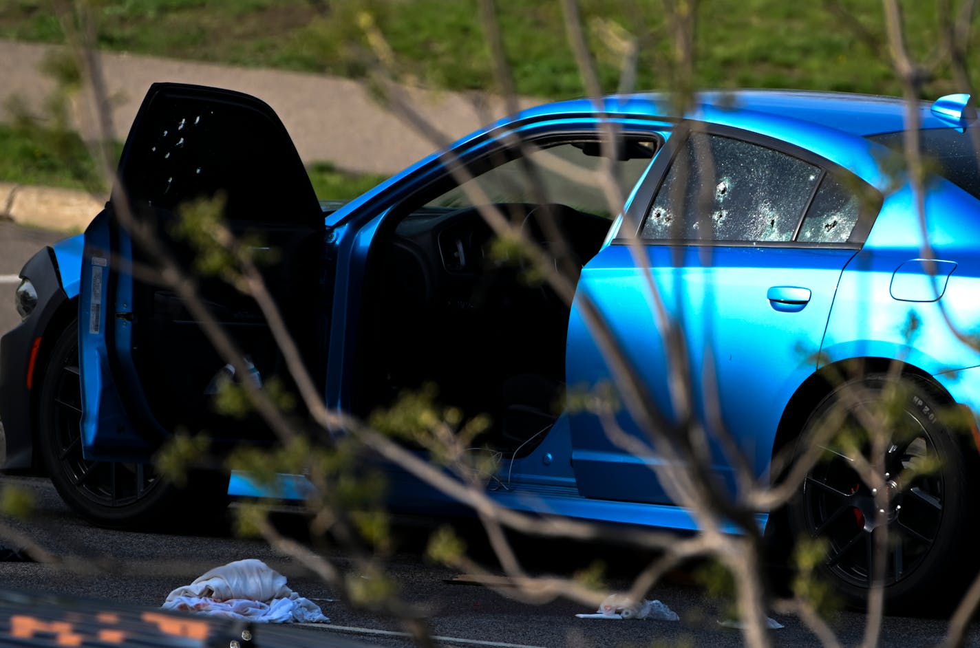 A car was riddled with bullet holes at the scene of a fatal shooting Thursday, May 19, 2022 in Robbinsdale, Minn. ] Aaron Lavinsky • aaron.lavinsky@startribune.com