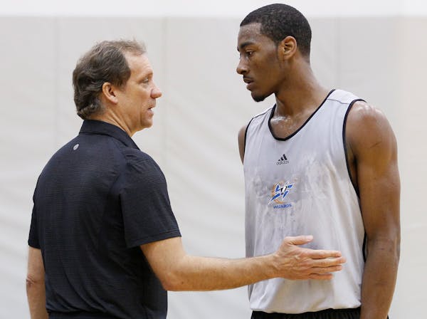 Washington Wizards basketball coach Flip Saunders, left, talks with Kentucky's John Wall during a pre-NBA draft basketball workout for the Washington 