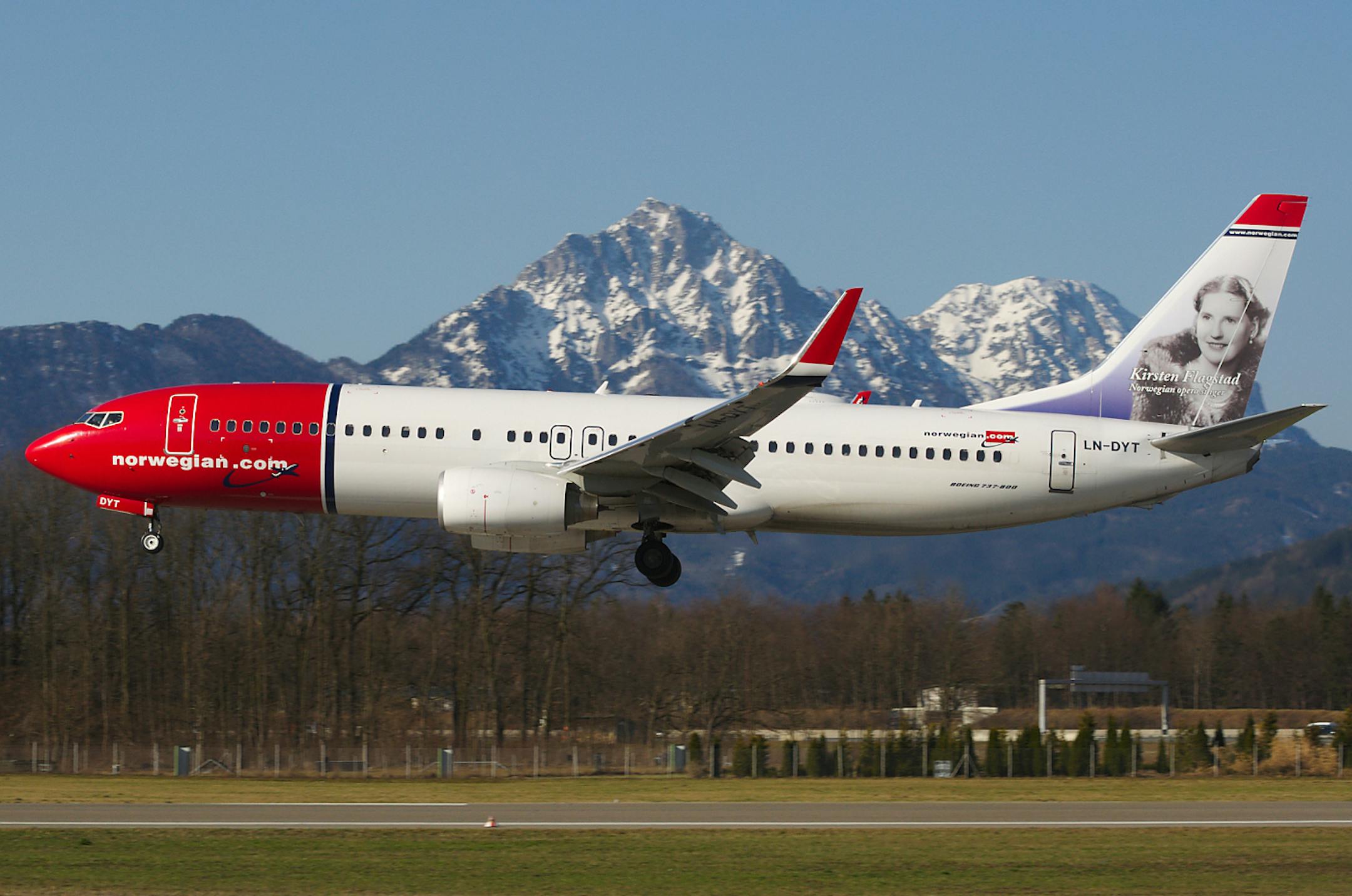 Norwegian Air Shuttle landing in Salzburg, Austra. big.ben.king@gmail.com