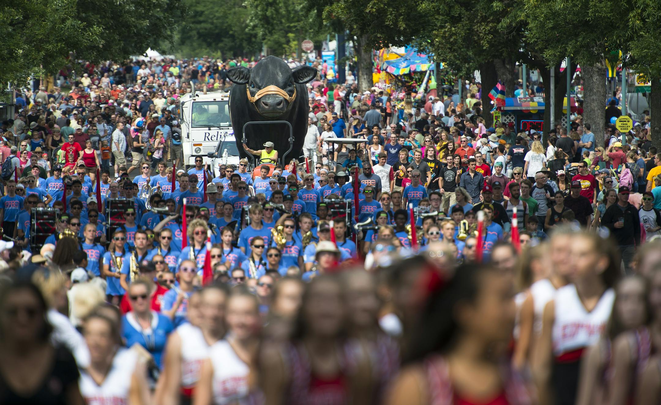 Thousands filled Underwood Street for the Minnesota State Fair daily parade on Thursday, August 27, 2015 in St. Paul. ] Aaron Lavinsky • aaron.lavinsky@startribune.com The Minnesota State Fair opened Thursday, August 27, 2015 in St. Paul.