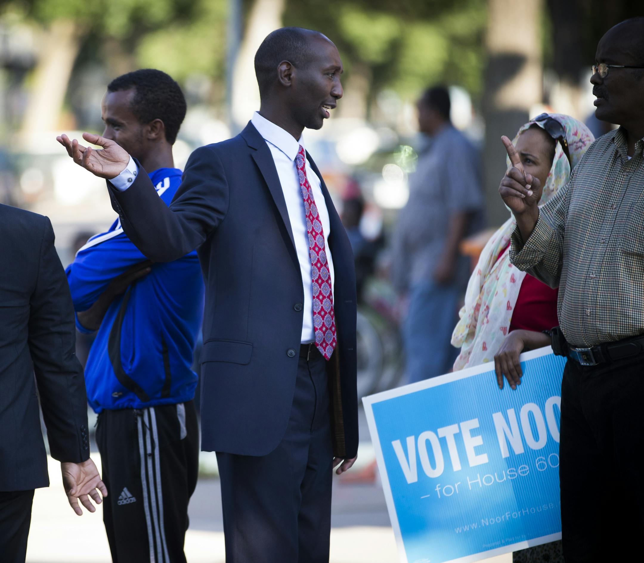 Primary candidate for 60B House District Mohamud Noor chatted with people on the street on Tuesday, August 12, 2014, in Minneapolis, Minn. ] RENEE JONES SCHNEIDER • reneejones@startribune.com