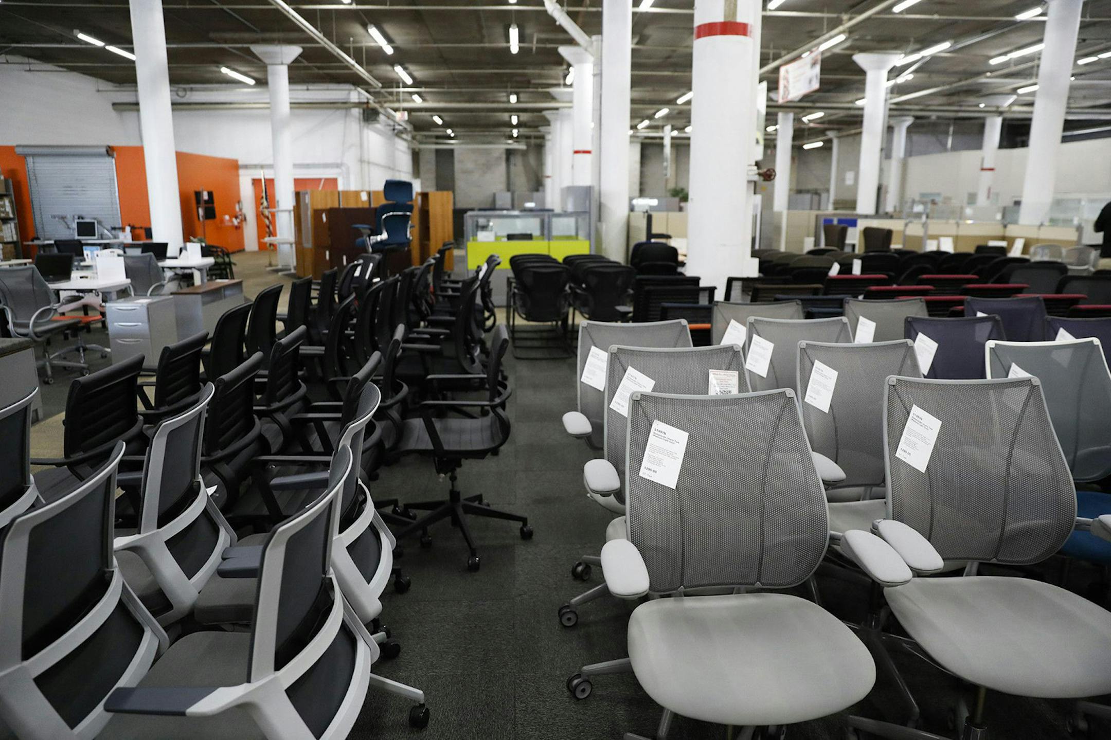 Sillas para oficina en Office Furniture Center, en Chicago, el 4 de noviembre de 2020. (Jose M. Osorio/Chicago Tribune/TNS) ORG XMIT: 1825532S