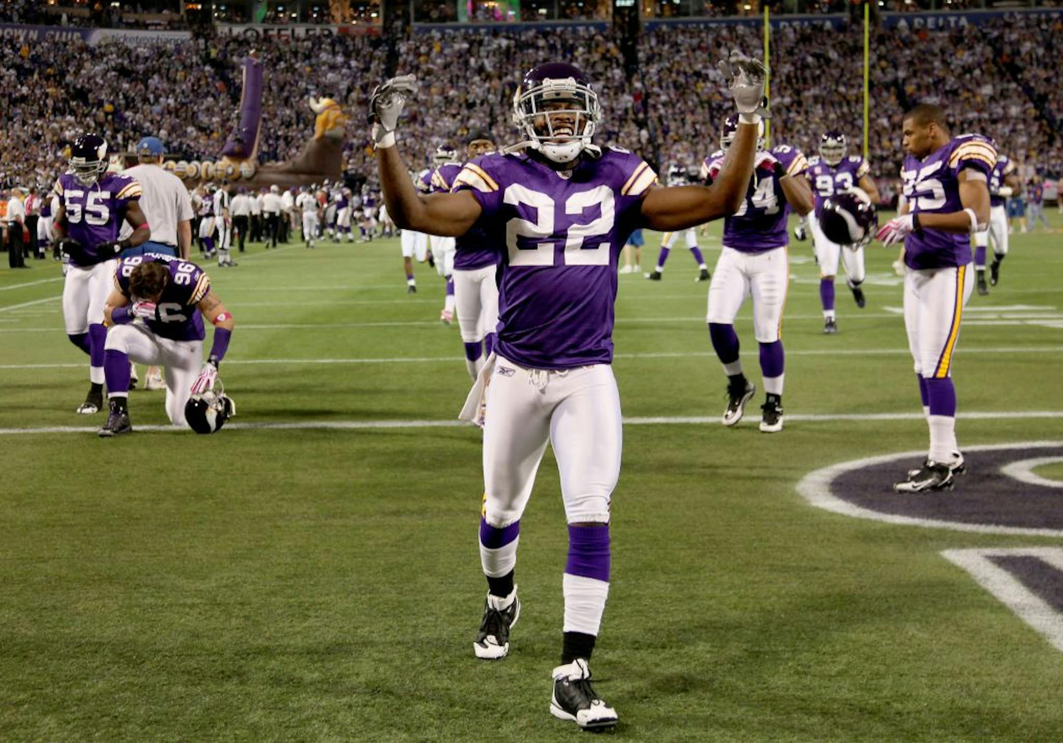 Minnesota Vikings Benny Sapp made his way to prayer in the end zone before the game versus the Green Bay Packers at the Metrodome.
