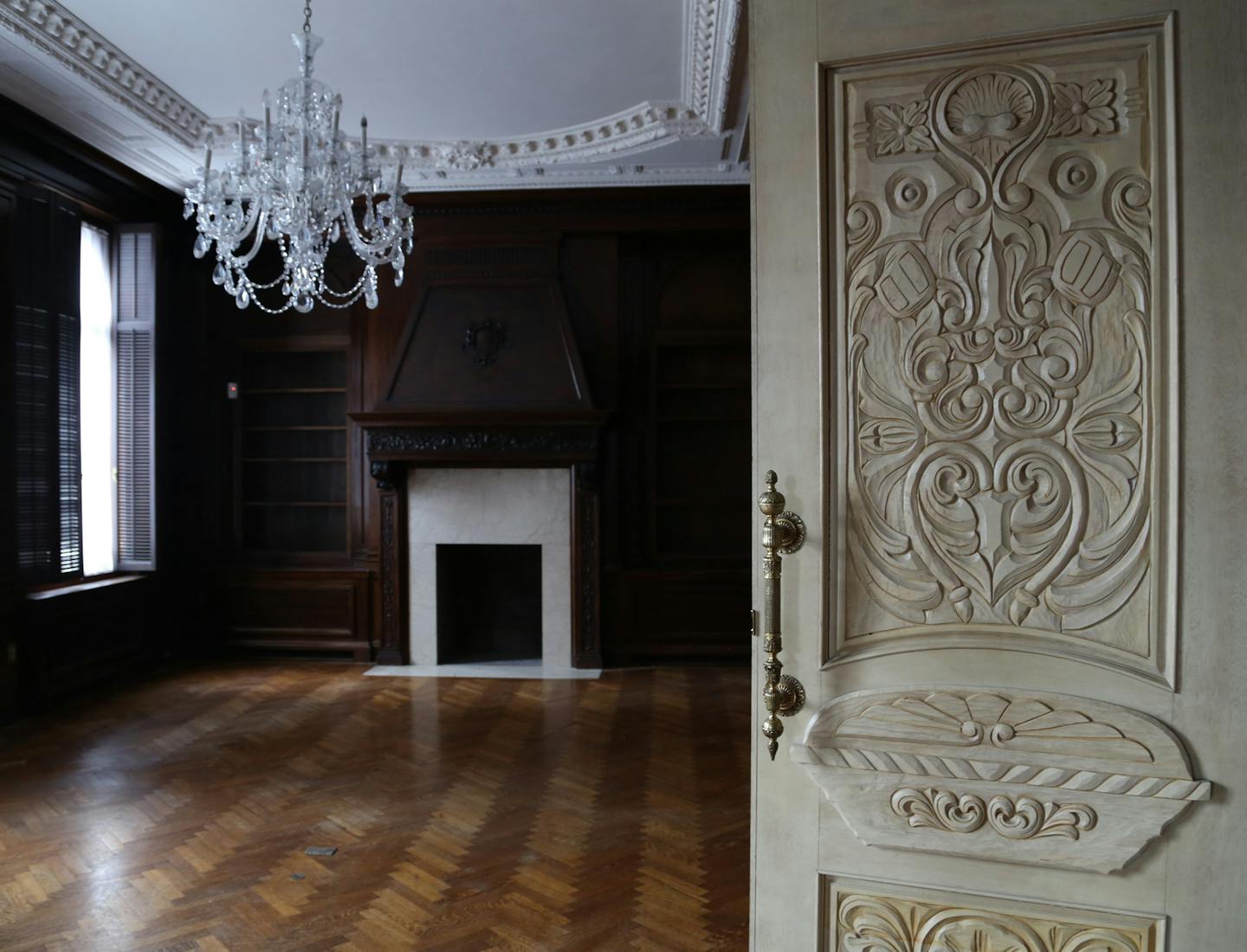 The one of the rooms at the Pillsbury mansion where Nuway was hoping to convert it into housing for people in recovery. ] (KYNDELL HARKNESS/STAR TRIBUNE) kyndell.harkness@startribune.com At the Pillsbury Mansion in Minneapolis, Min., Tuesday, February 17, 2015.