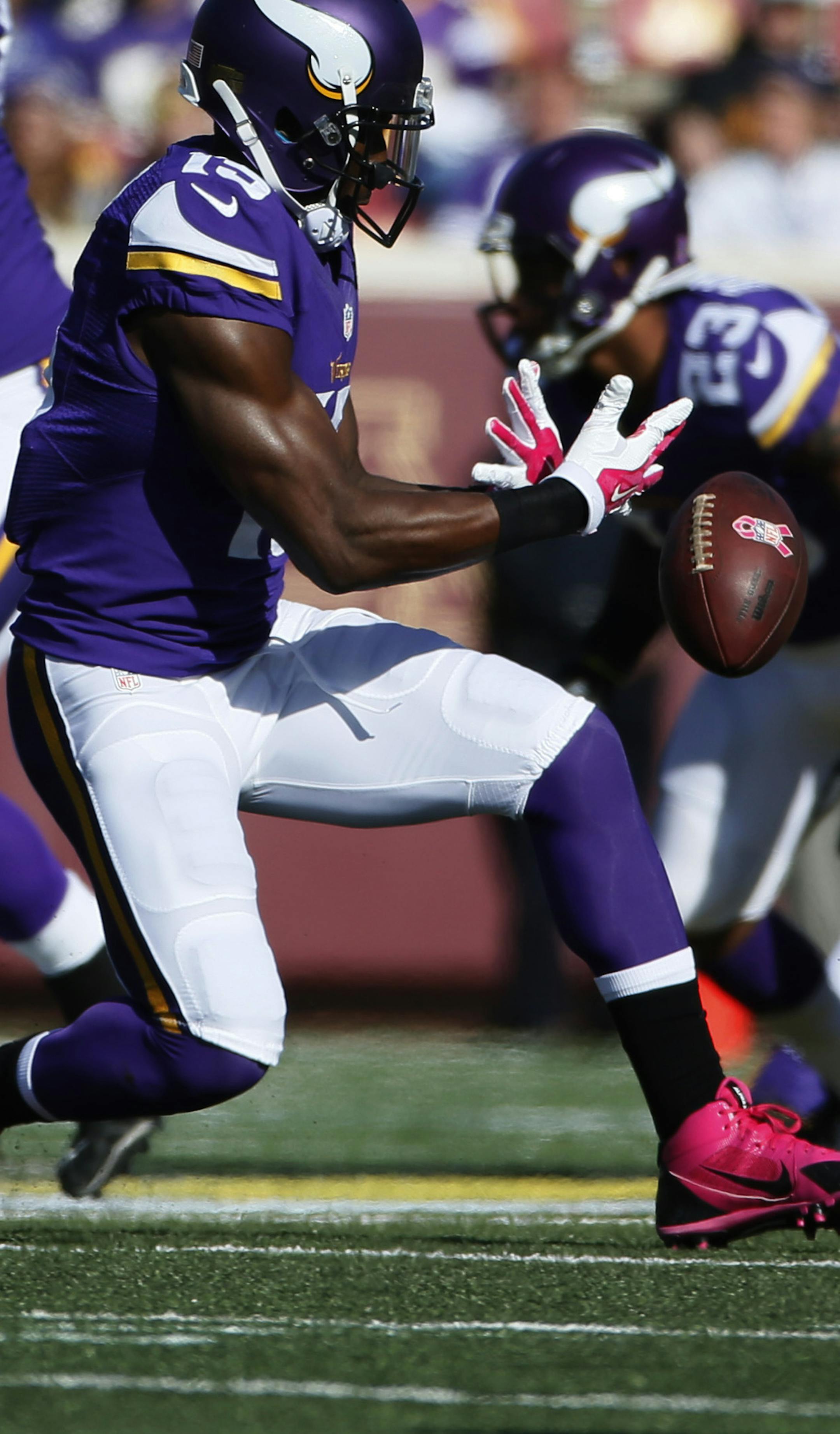 Vikings wide receiver Greg Jennings drops a pass from quarterback Teddy Bridgewater during a fourth quarter drive. ] Mark Vancleave - mark.vancleave@startribune.com * The Detroit Lions play the Minnesota Vikings on Sunday, Oct 12, 2014 at TCF Bank Stadium in Minneapolis, Minnesota. ORG XMIT: MIN1410121629327635