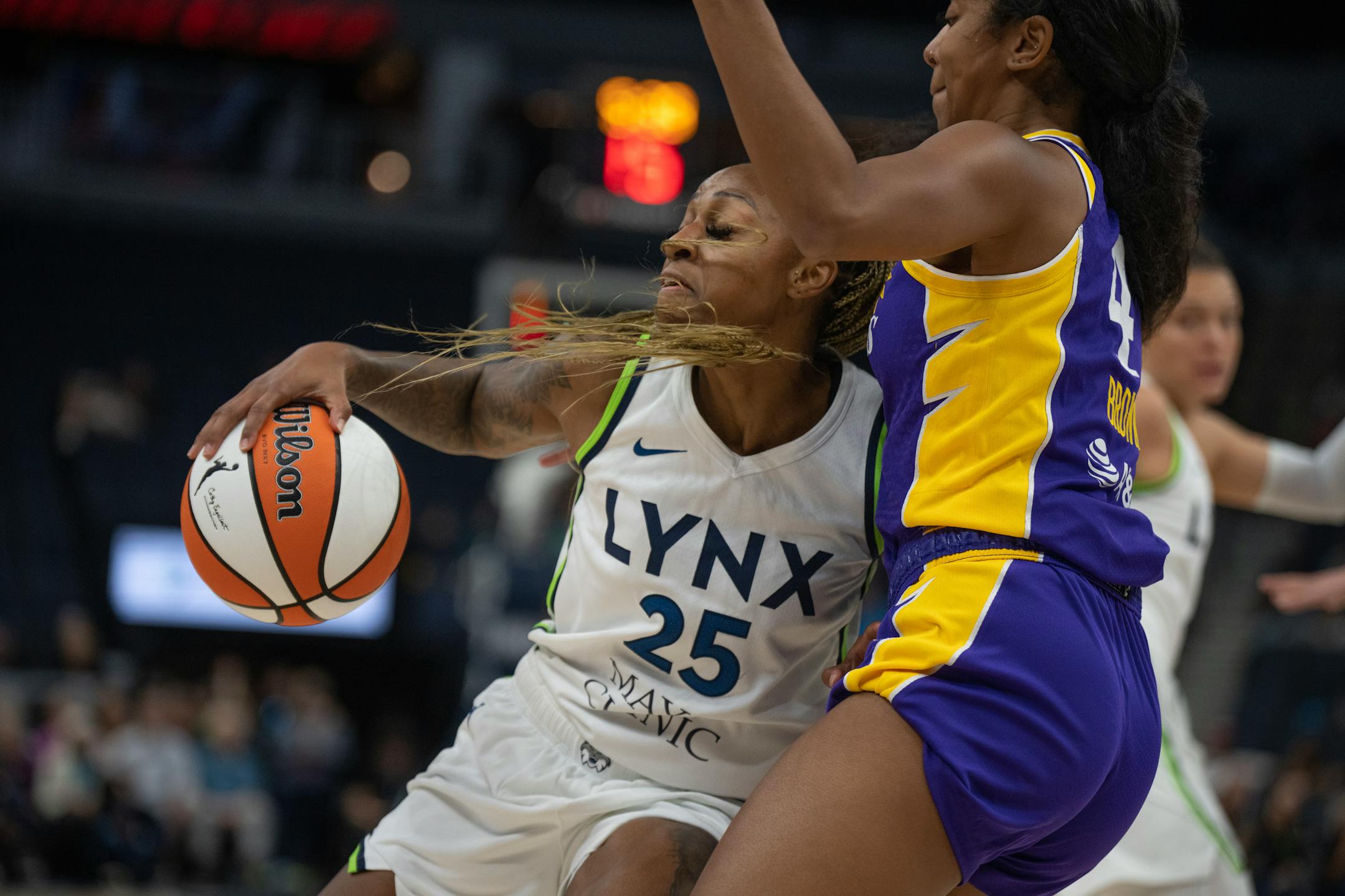 Minnesota Lynx guard Tiffany Mitchell (25) drove to the basket on Los Angeles Sparks guard Lexie Brown (4) in the first half Sunday.