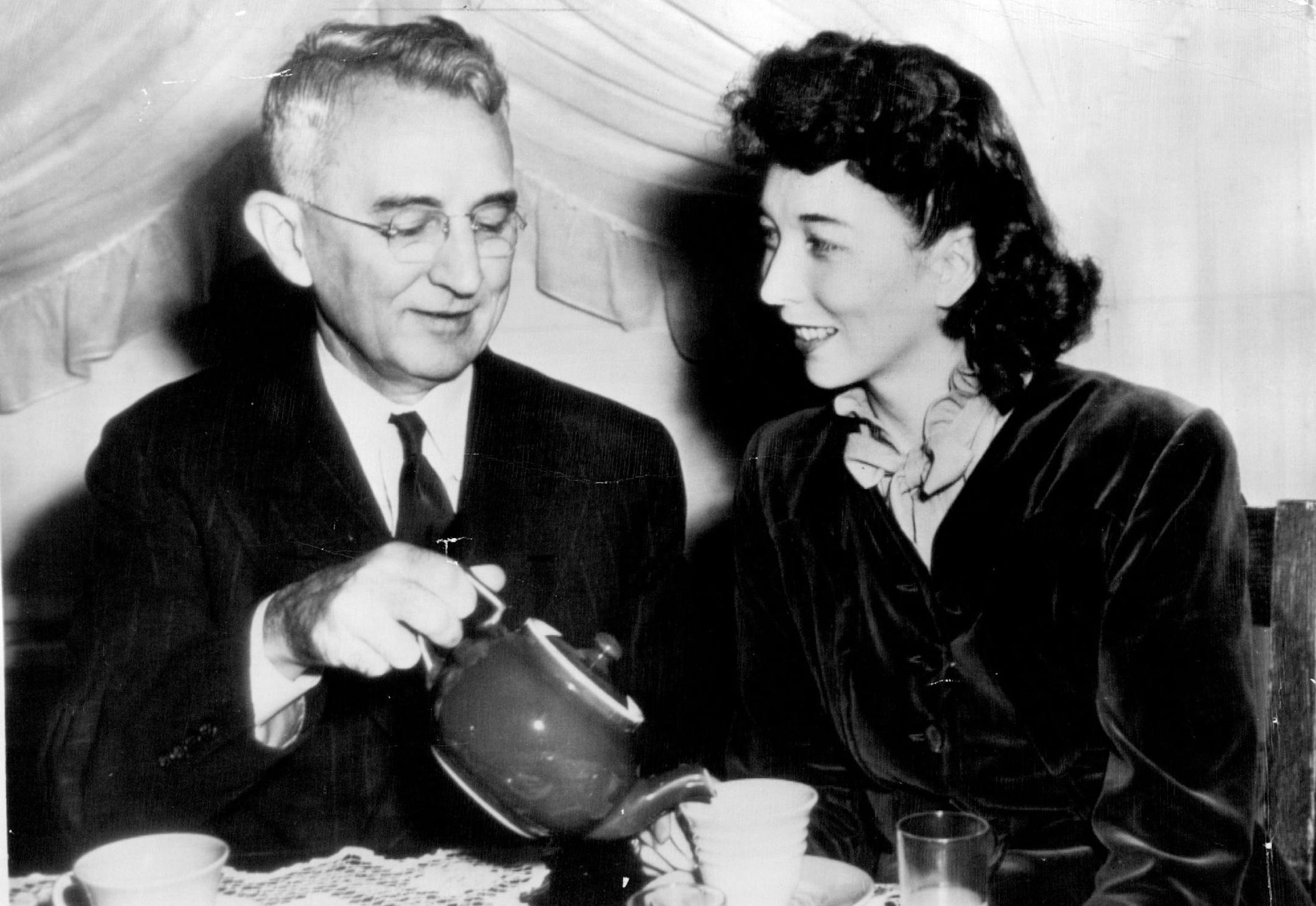 Mr.& Mrs. Dale Carnegie Associated Press Wirephoto