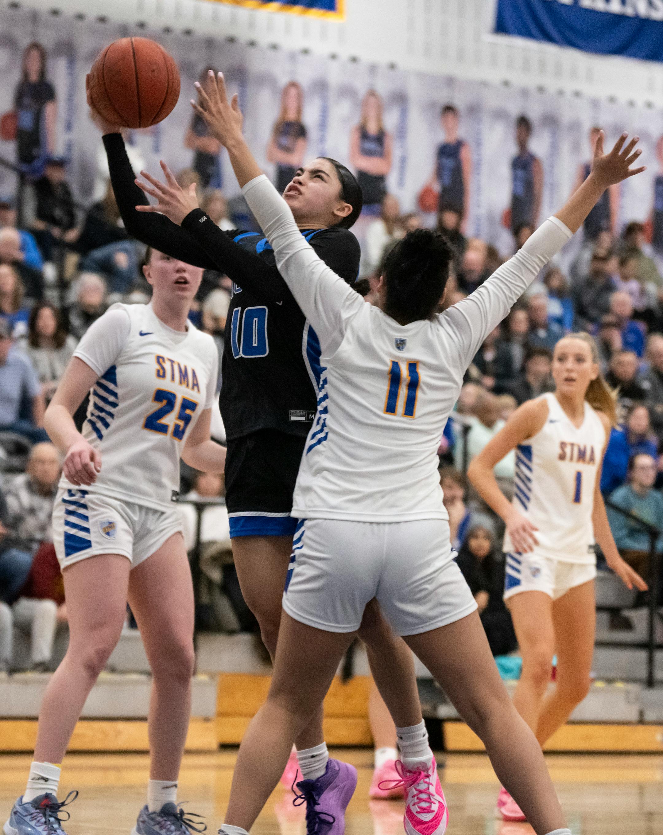Minnetonka's Lanelle Wright (10) jumps for a shot in the second half. Minnetonka High School hosted St. Michael-Albertville, both undefeated Class 4A girls basketball teams, on Friday, Jan. 12, 2024 in Minnetonka, Minn. Minnetonka won 63-54. ] RENEE JONES SCHNEIDER • renee.jones@startribune.com