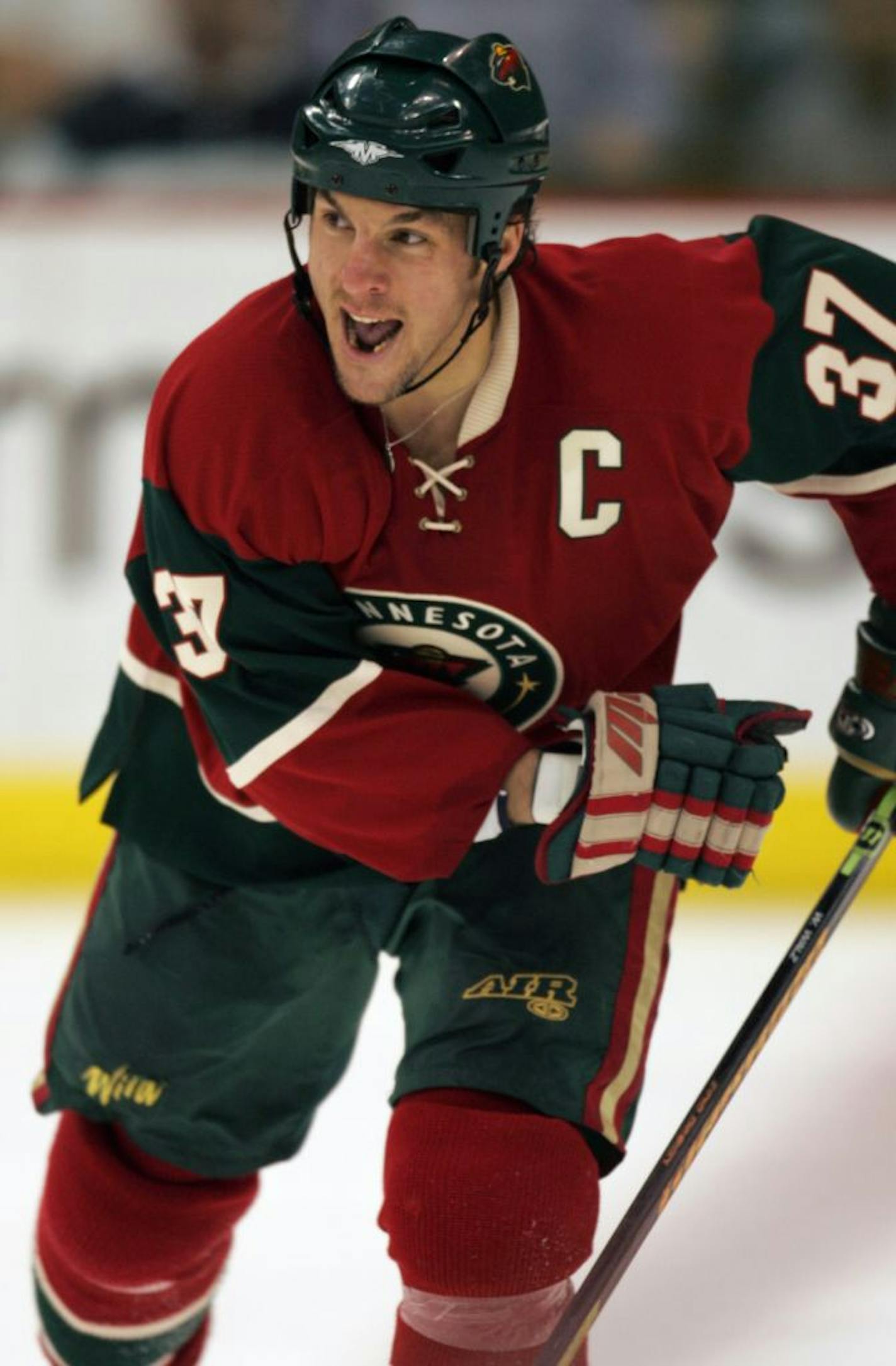 BRUCE BISPING � bbisping@startribune.com Bruce Bisping/Star Tribune. St. Paul, MN., Tuesday, 4/11/06. Wild vs Chicago. Wild's Wes Walz. For Thursday story.