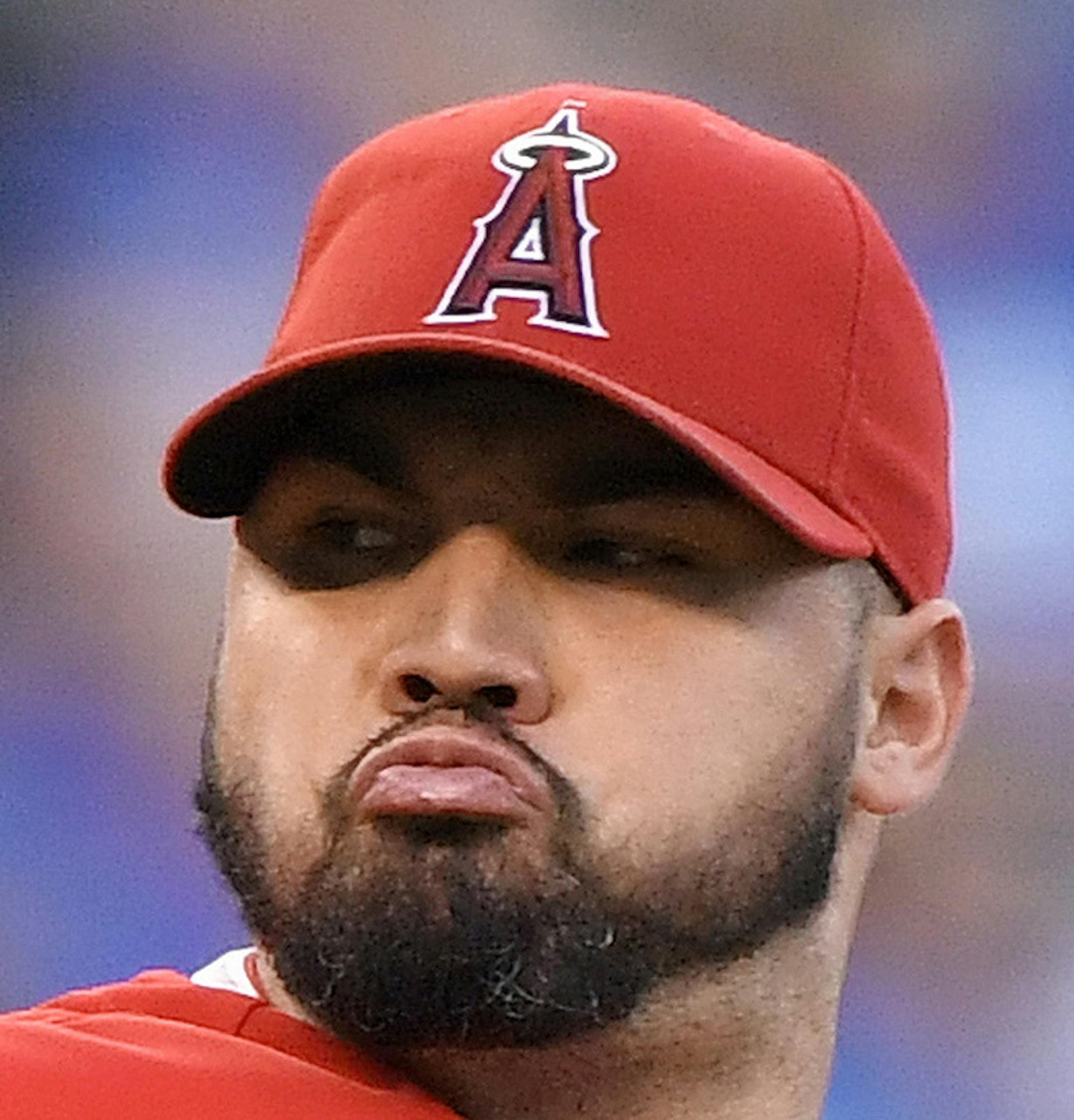 Los Angeles Angels starting pitcher Hector Santiago throws in the first inning against the Kansas City Royals on Monday, July 25, 2016 at Kauffman Stadium in Kansas City, Mo. (John Sleezer/Kansas City Star/TNS)