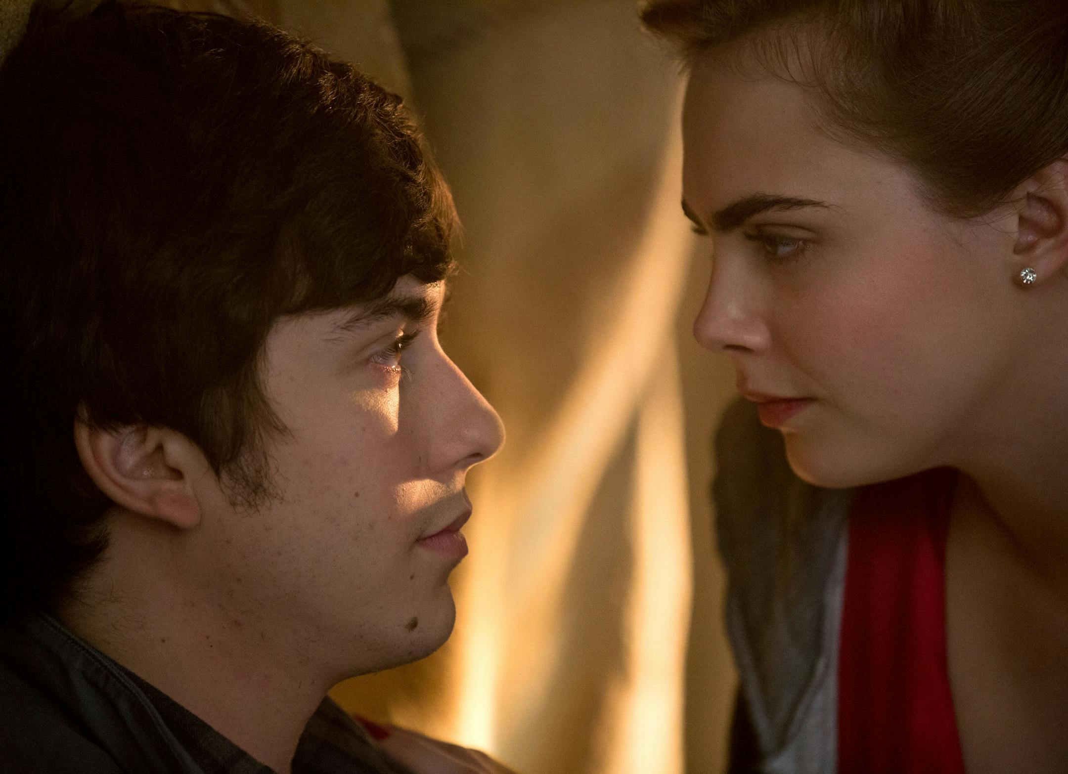 DF-06898r Margo (Cara Delevingne) and Quentin (Nat Wolff) share an intimate moment during an all-night adventure. Photo credit: Michael Tackett