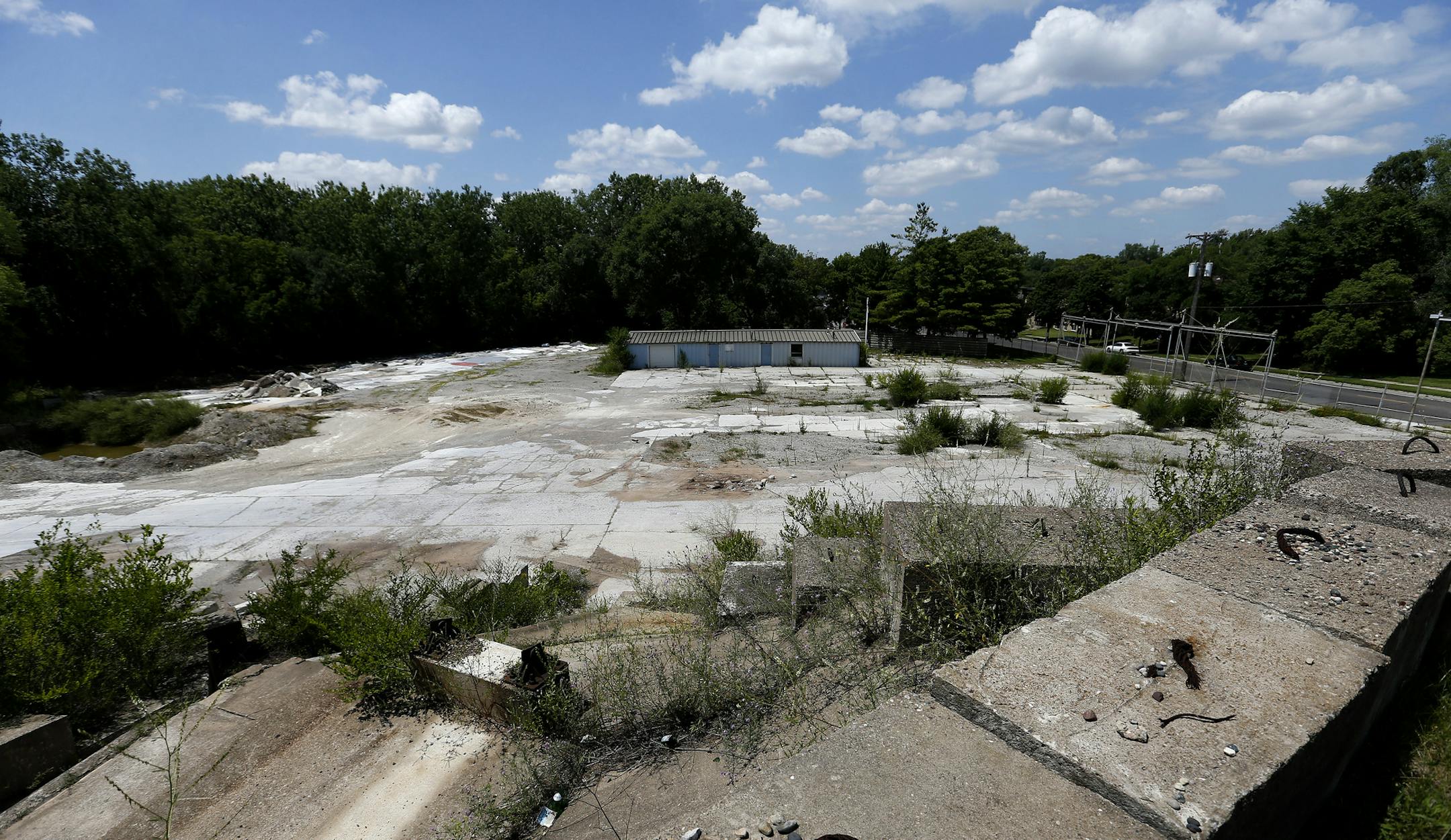 The site of a future charter school location at 1474-1520 Minnehaha Ave. E in St. Paul, MN. ] CARLOS GONZALEZ cgonzalez@startribune.com - July 22, 2015, St. Paul, MN, future charter school location in St Paul, MN
