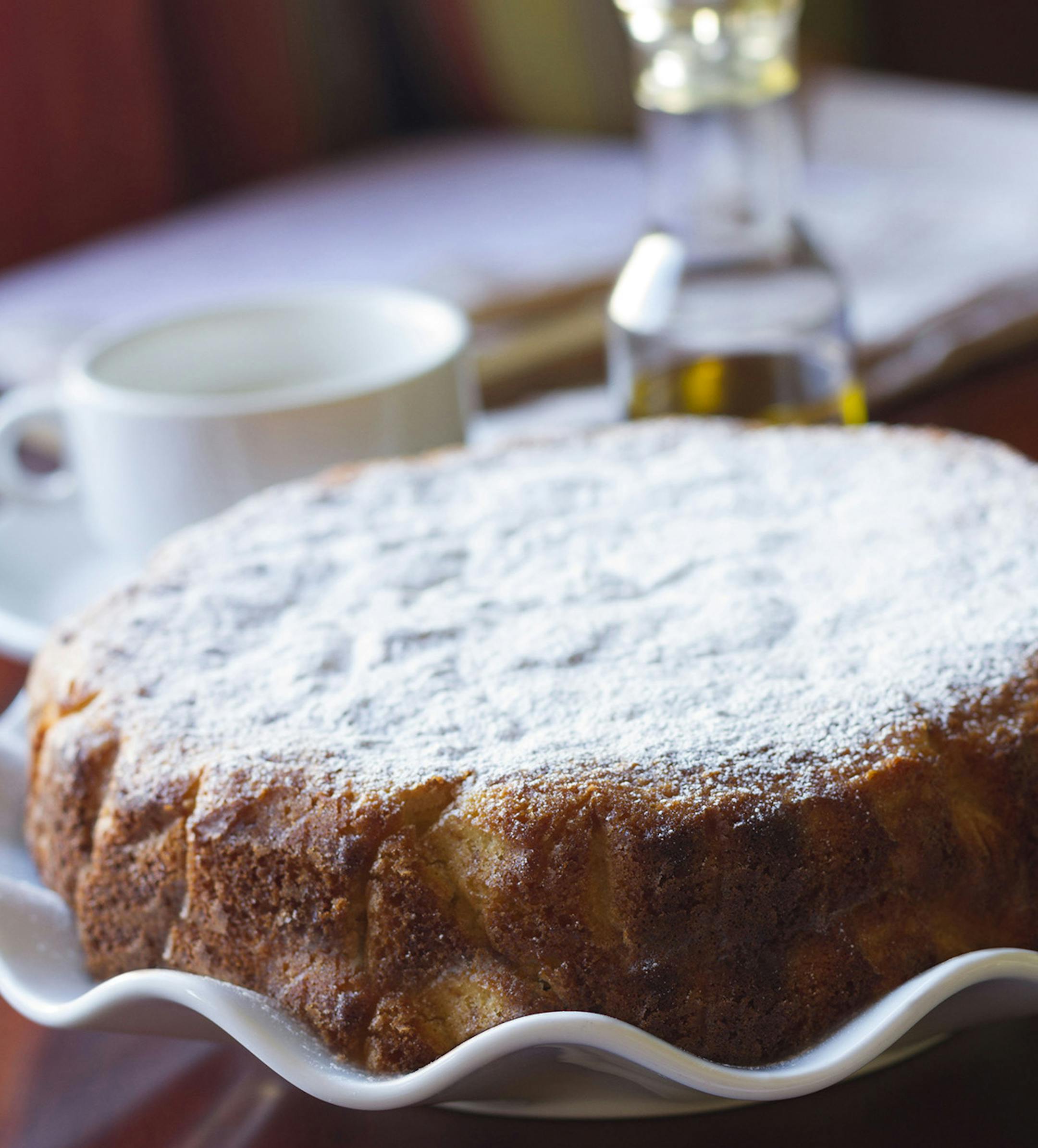 Tribune Content Agency Walnut Olive Oil Cake ORG XMIT: tms20140903202801