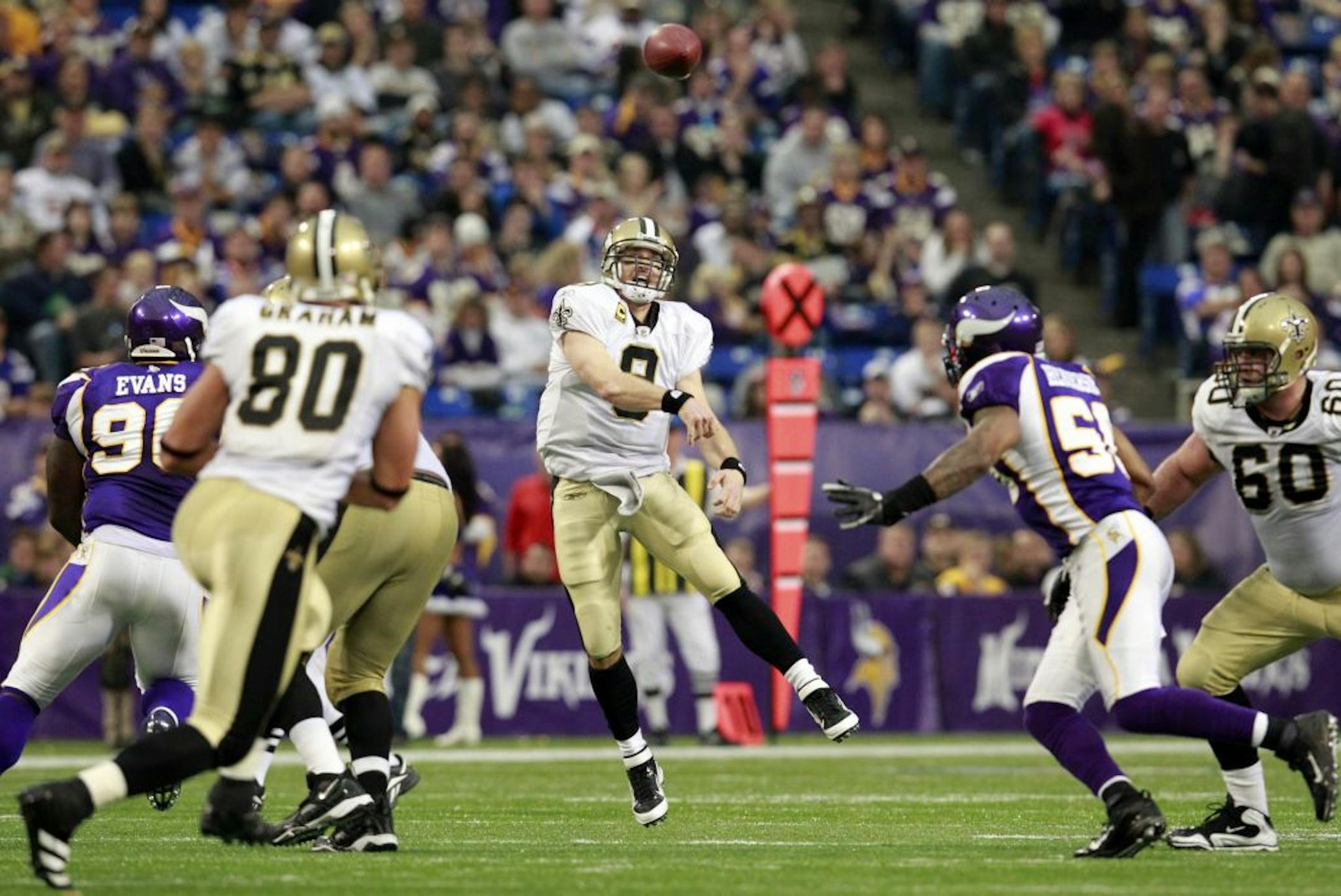 Drew Brees (9) attempted a pass in the third quarter.