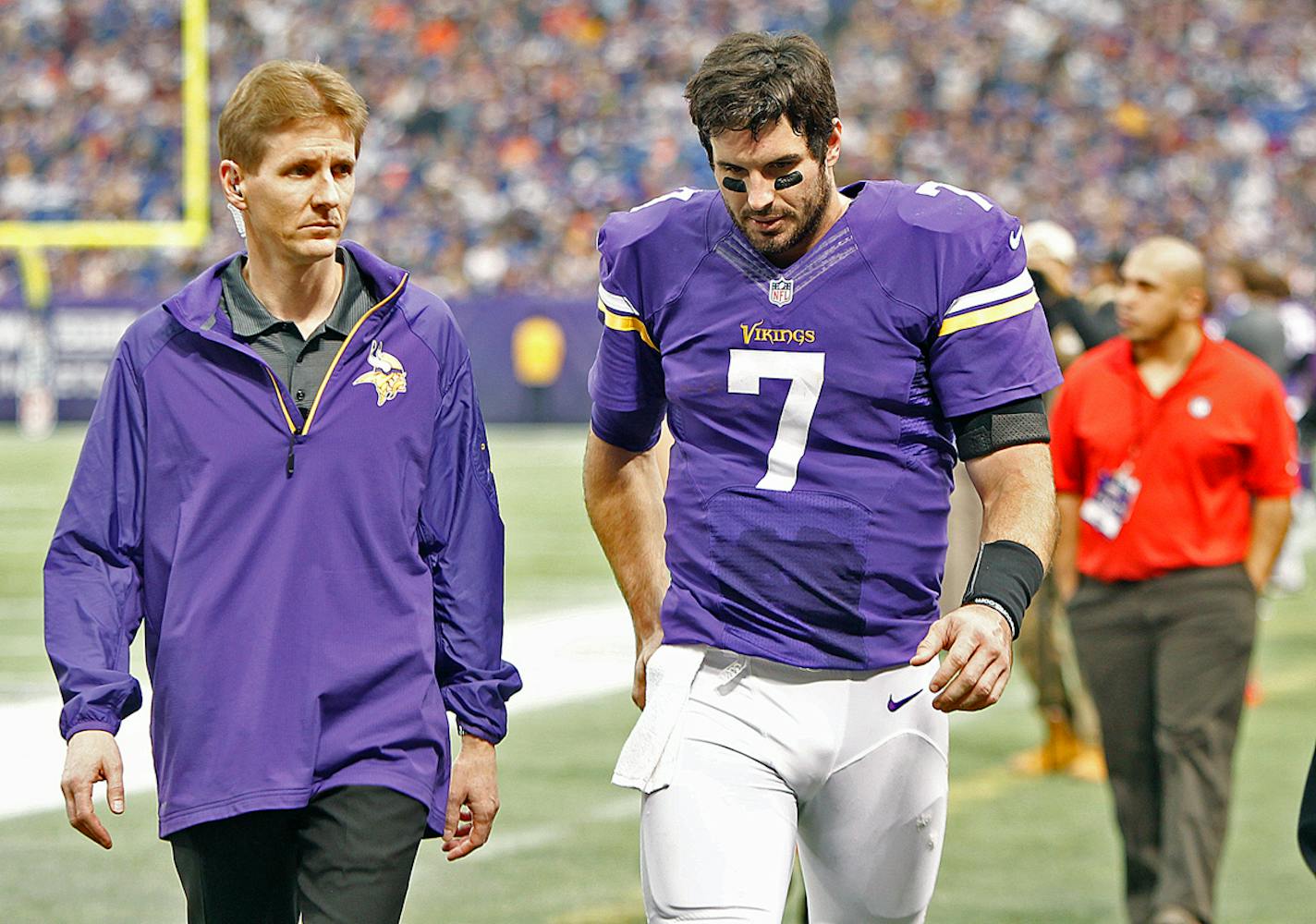 Christian Ponder made his way off the field just before halftime after an injury as the Minnesota Vikings took on the Chicago Bears at Mall of America Field, Sunday, December 1, 2013 in Minneapolis, MN. (ELIZABETH FLORES/STAR TRIBUNE) ELIZABETH FLORES • eflores@startribune.com