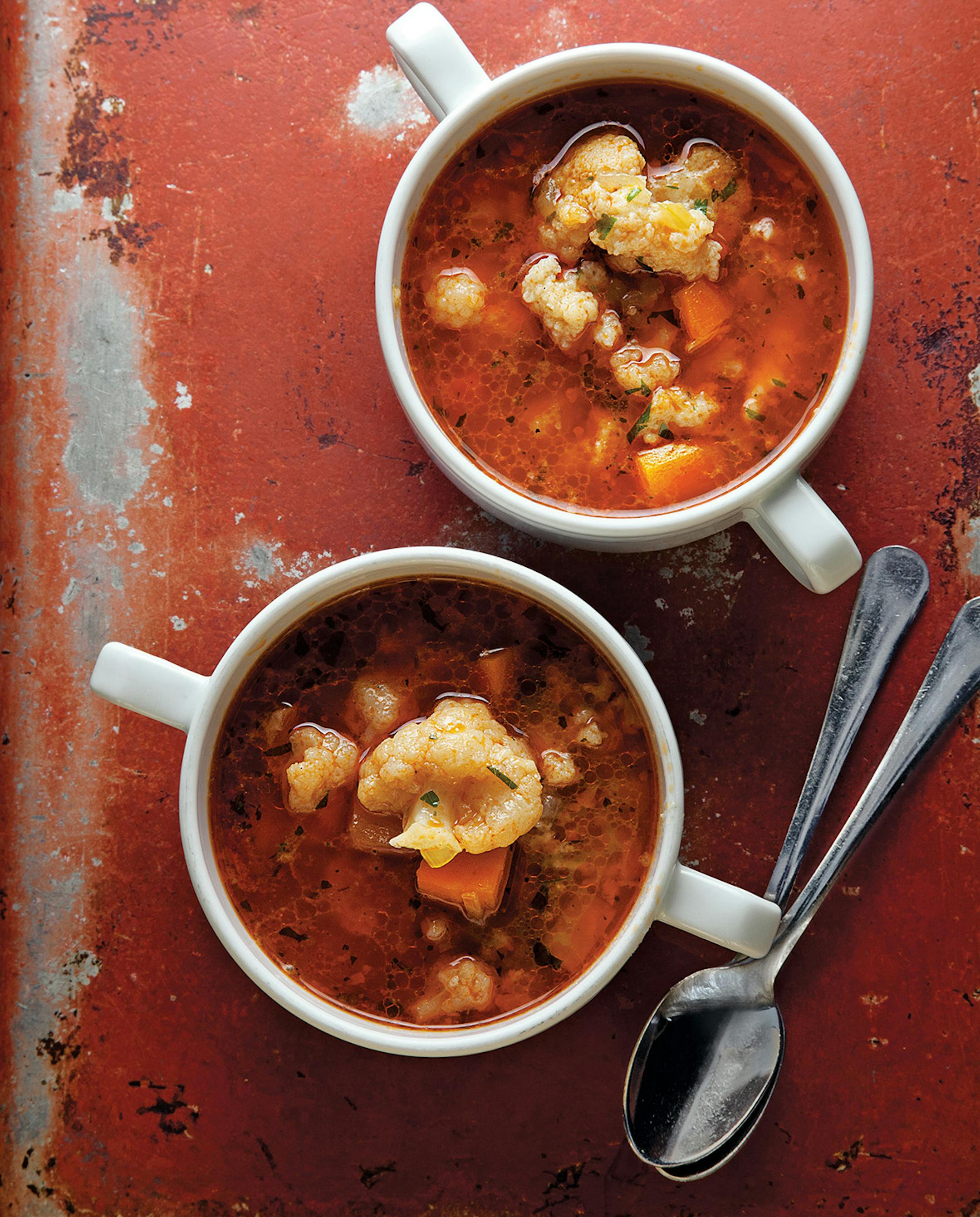 Paprika-Spiced Cauliflower Soup From "Saveur: The New Classics Cookbook,&#xee; by the editors of Saveur ORG XMIT: MIN1412300800302362