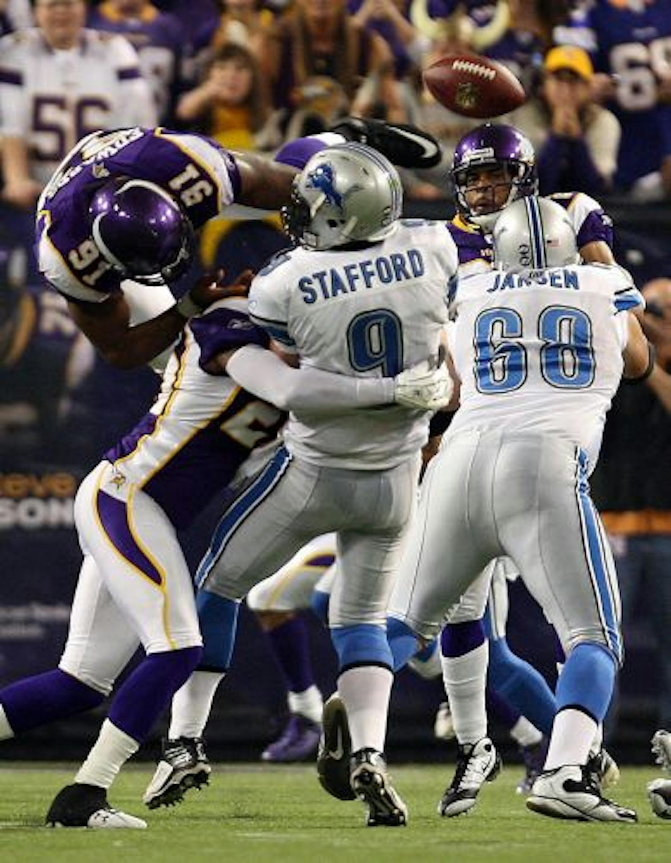 Ray Edwards (91) was called for roughing the passer after hitting Matthew Stafford (9) in the helmet in the third quarter.