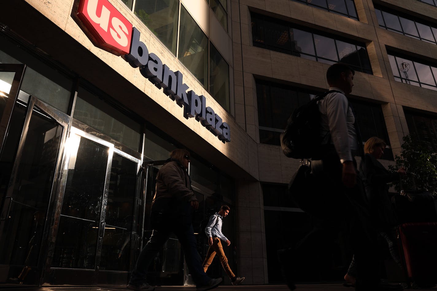 Late afternoon light cut between buildings illuminating US Bank Plaza as workers left the building for the day Wednesday in downtown Minneapolis. ] ANTHONY SOUFFLE &#x2022; anthony.souffle@startribune.com US Bank continues to do better than most comparable banks Wednesday, Oct. 18, 2017 in Minneapolis.