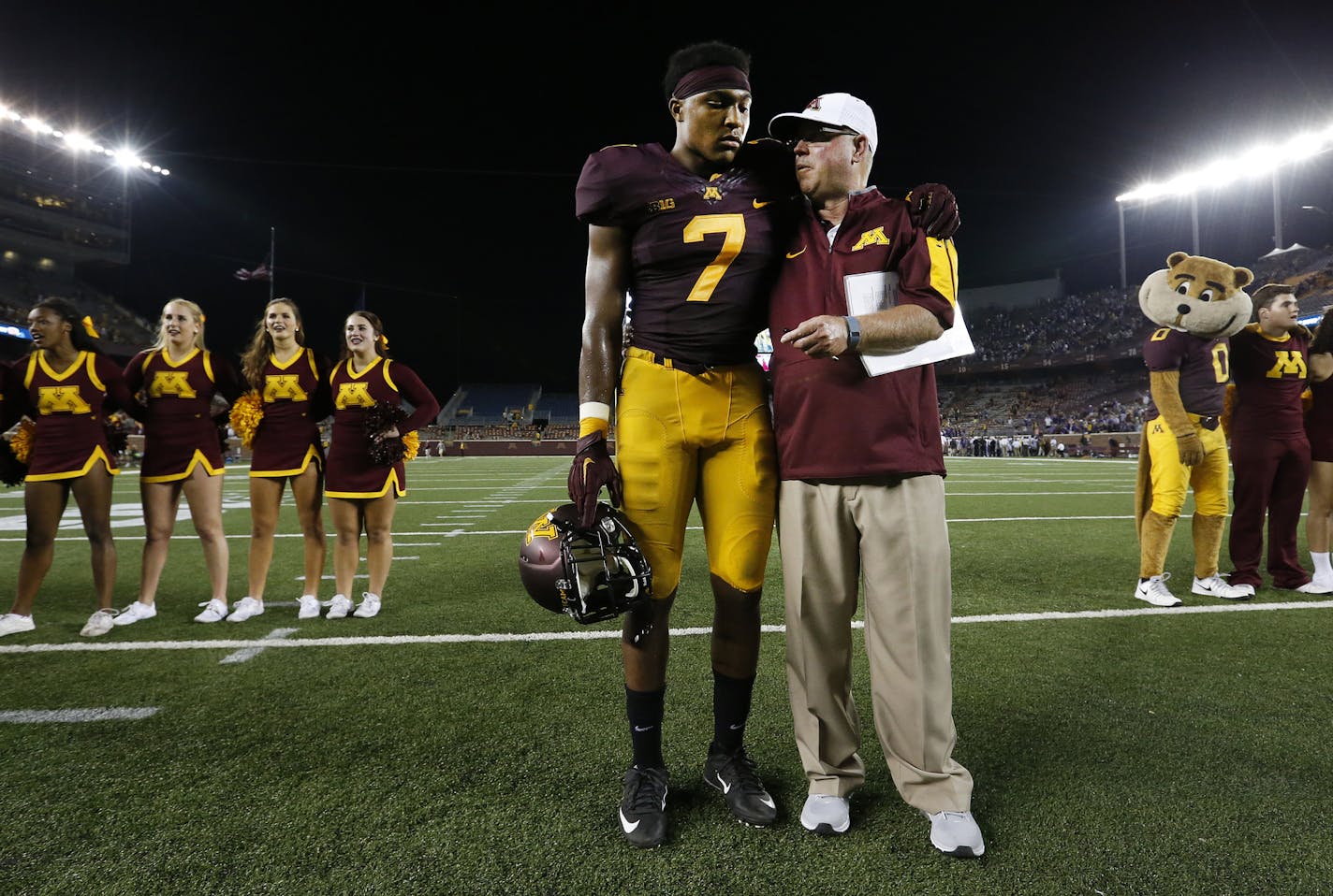 Minnesota defensive back Demaryius Thomas (7) stood with head coach Jerry Kill as the Hail Minnesota was sung at the end of the game. ] CARLOS GONZALEZ cgonzalez@startribune.com - September 3, 2015, Minneapolis, MN, TCF Bank Stadium, NCAA Football, Big 10, University of Minnesota Golden Gophers vs. Texas Christian University TCU Horned Frogs