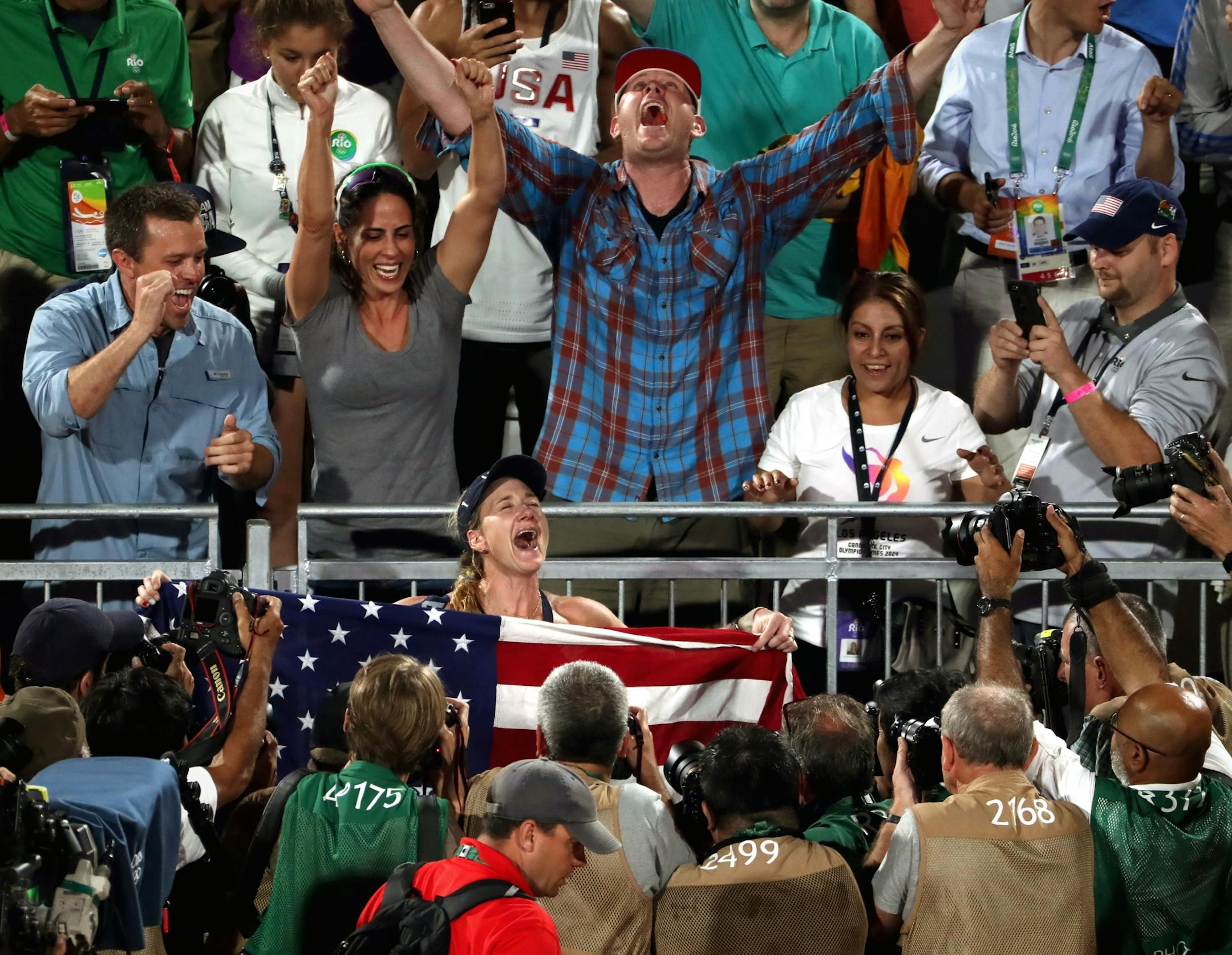 USA's Kerri Walsh Jennings and April Ross won their bronze medal match against Larissa Franca Maestrini and Talita Rocha from Brazil. Here, Walsh Jennings celebrates her win and amazing carreer with fans and friends.