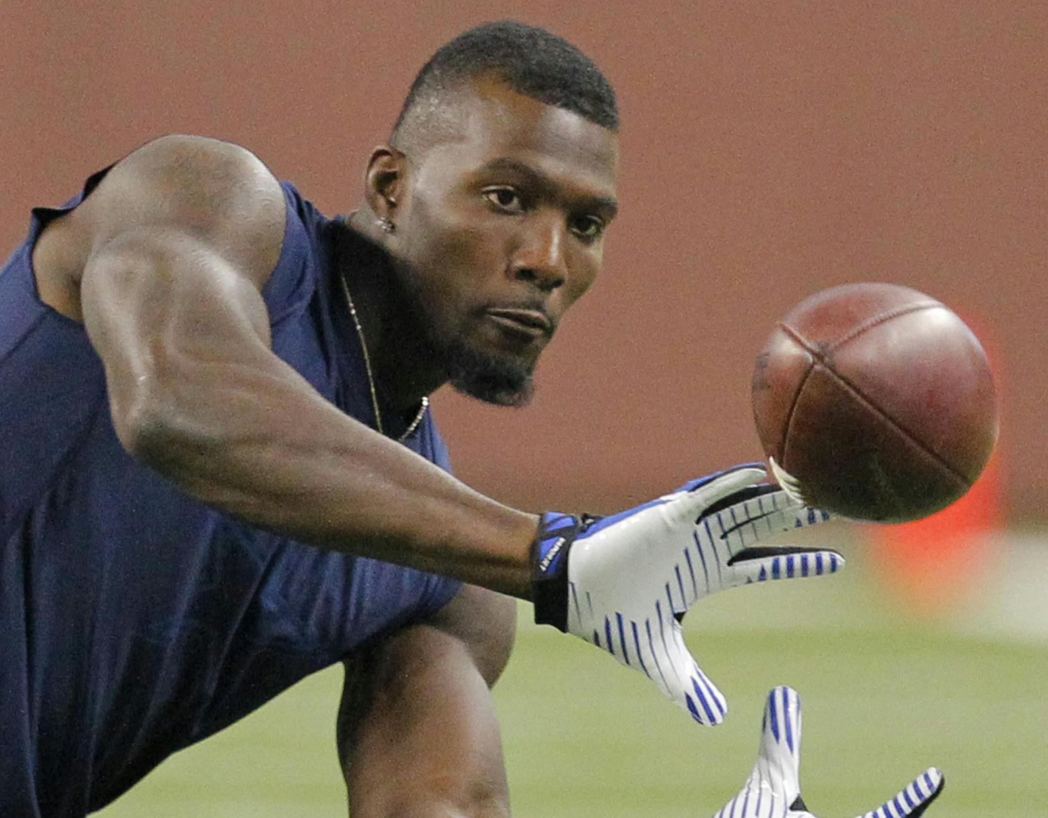 Cowboys wide receiver Dez Bryant (88) catches a pass prior to Dallas' game against the Detroit Lions at Ford Field in Detroit, Michigan, on Sunday, October 27, 2013. (Rodger Mallison/Fort Worth Star-Telegram/MCT)