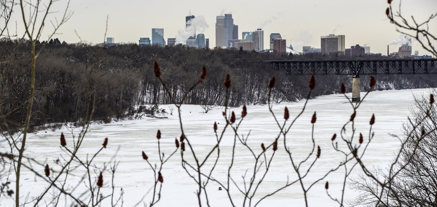 The Mississippi River photographed near the Lake Street Bridge on Friday, January 13, 2016, in Minneapolis, Minn. ] RENEE JONES SCHNEIDER &#x2022; renee.jones@startribune.com