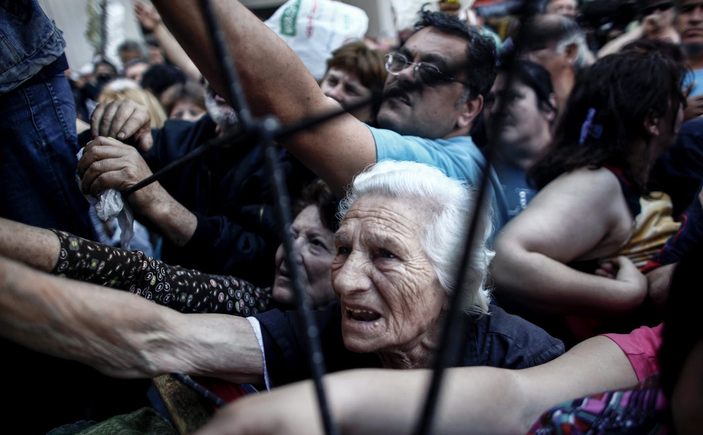 Striking farmers market vendors hand out fruit and vegetables for free to consumers in Athens, Greece, May 15, 2013. The handouts were part of a protest against the government's plan to liberalize closed professions. (Angelos Tzortzinis/The New York Times) ORG XMIT: MIN2013051517173873