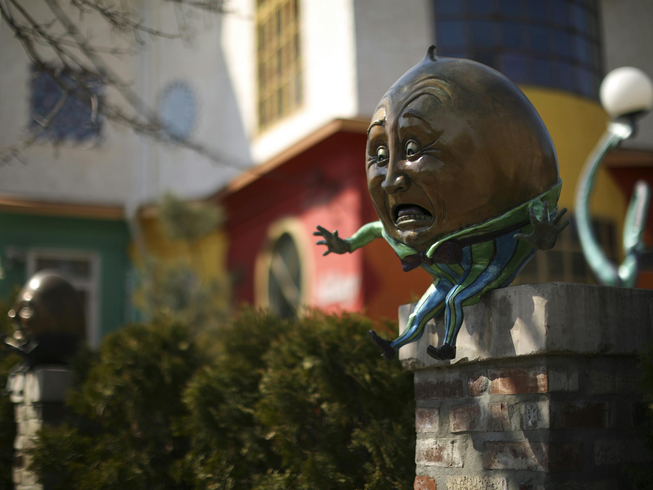 The building at 3020 E. Franklin Av. now houses the Art by Kimber gallery.