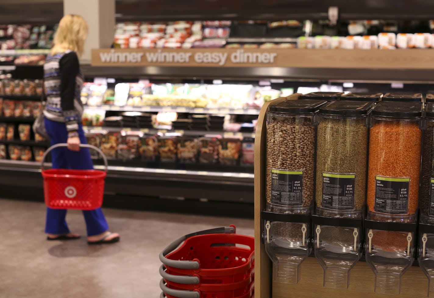 Take-and-prepare food items are easy to locate in the grocery area of the Target in Minnetonka, Minn., as are the bulk food items in the foreground. (Jeff Wheeler/Minneapolis Star Tribune/TNS) ORG XMIT: 1174790