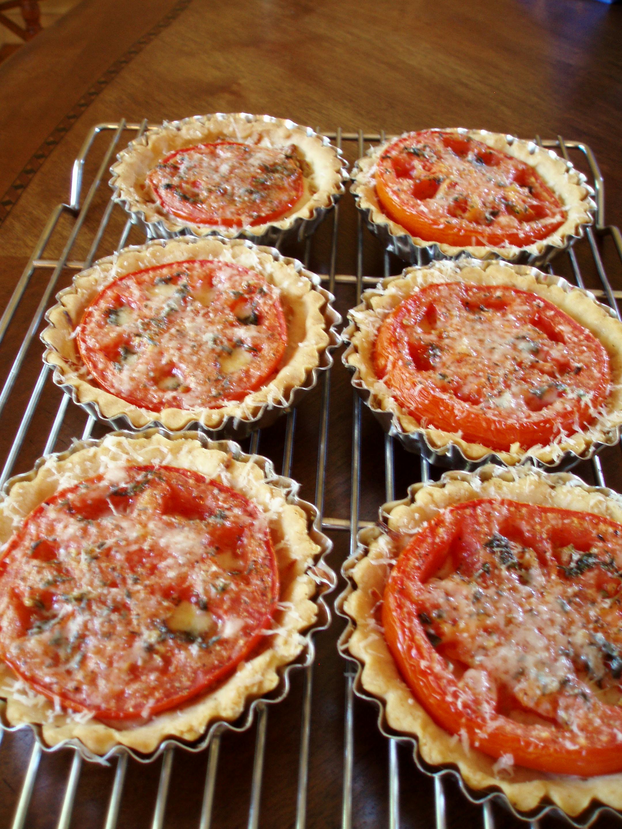 Tomato-Mozzarella Tartlets with Pesto Sauce is one of the courses of a tomato-inspired meal.
