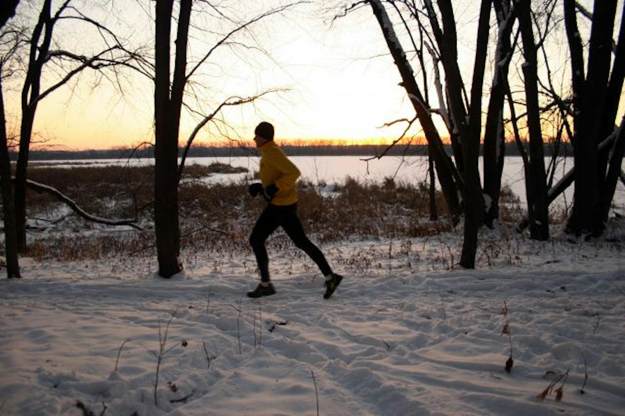 Paul Holovnia running a trail predawn in the Minnesota River Bottoms of Bloomington, Minn. Photog: Stephen Regenold // winter running //