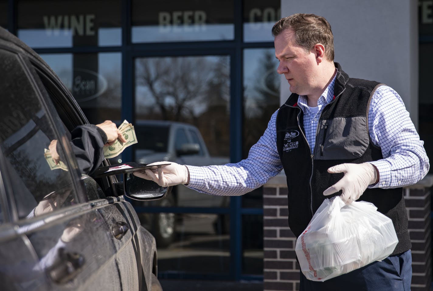 Jason Vincent, owner of Vanilla Bean Restaurant in Duluth, MN delivered a curbside order to a customer outside the restaurant on Thursday afternoon. ]
ALEX KORMANN &#x2022; alex.kormann@startribune.com Vanilla Bean Restaurant is one of the eateries in Duluth that have remained open for take out in the midst of the COVID-19 pandemic. But it is barely scraping by with enough profit to pay for labor and food.