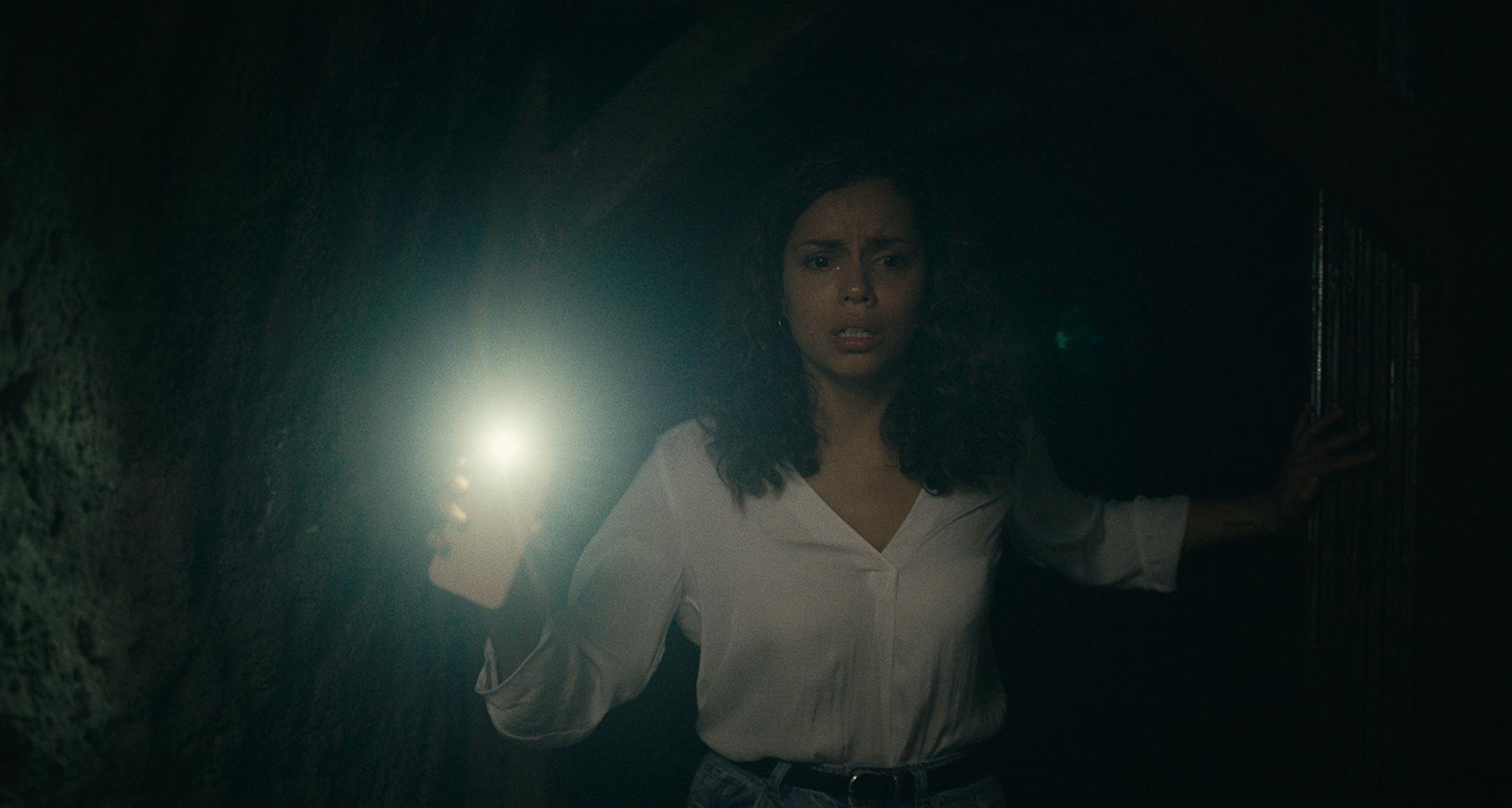 Georgina Campbell as Tess in 20th Century Studios' BARBARIAN, exclusively on Hulu. Photo courtesy of 20th Century Studios. © 2022 20th Century Studios. All Rights Reserved.