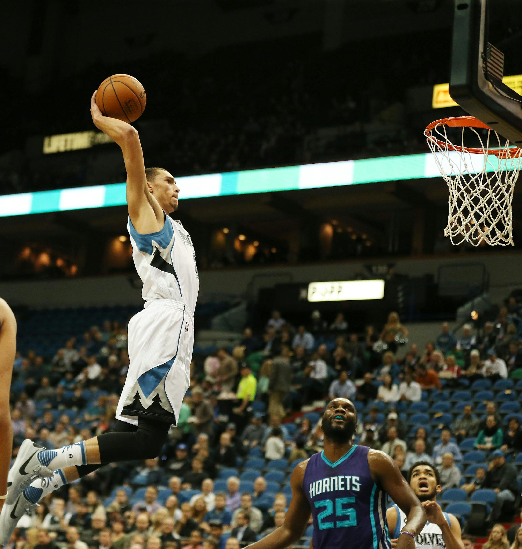 Minnesota Timberwolves guard Zach LaVine (8) dunked on Charlotte Hornets center Al Jefferson (25) at Target Center Tuesday November 10, 2015 in Minneapolis, MN. ] The Minnesota Timberwolves hosted the Charlotte Hornets Tuesday night at Target Center. Jerry Holt/ Jerry.Holt@Startribune.com