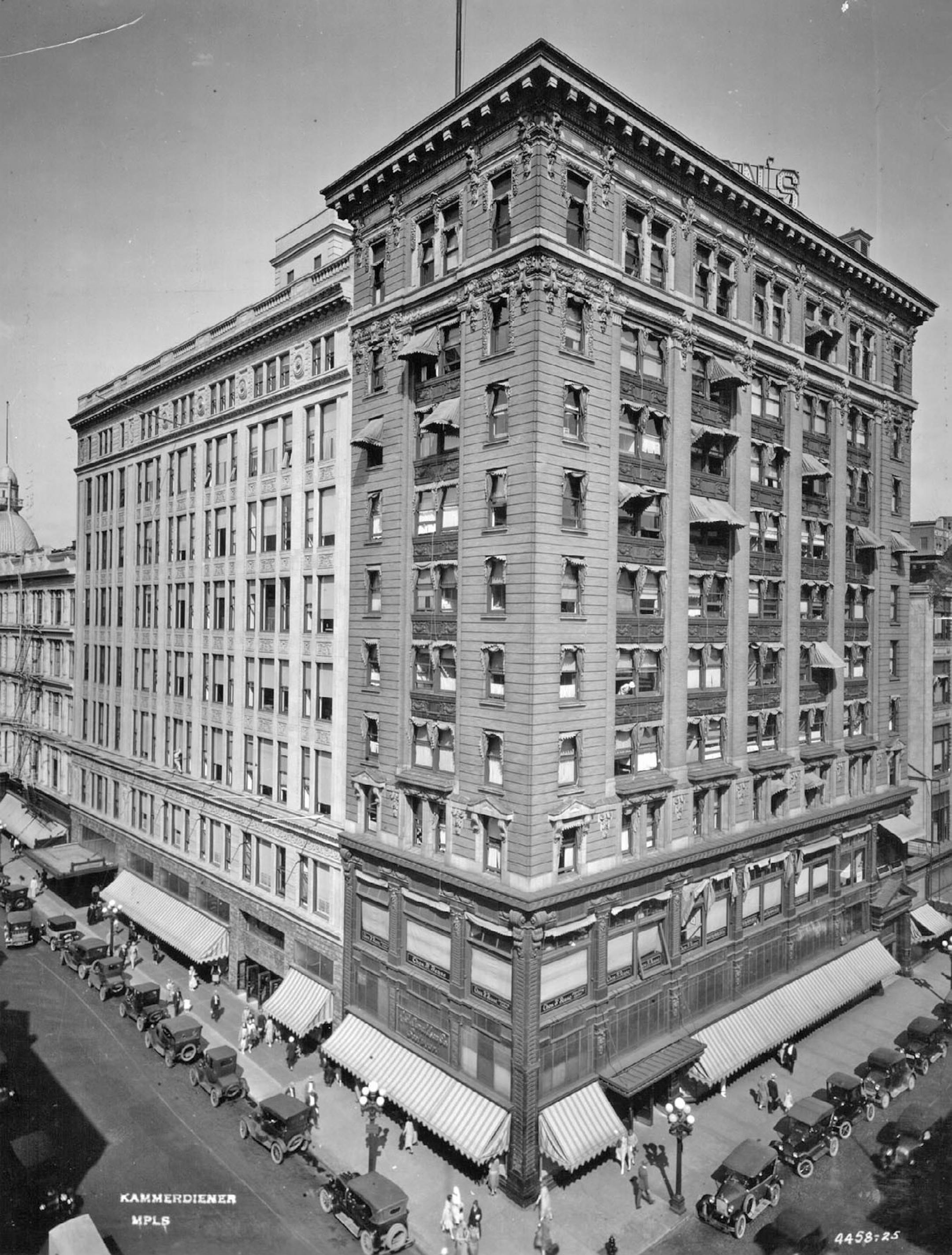 T Donaldson‚ on 7th (1910 - 1982, 7th & Nicollet) he view of the Donaldson‚ building with its earlier and later siblings.