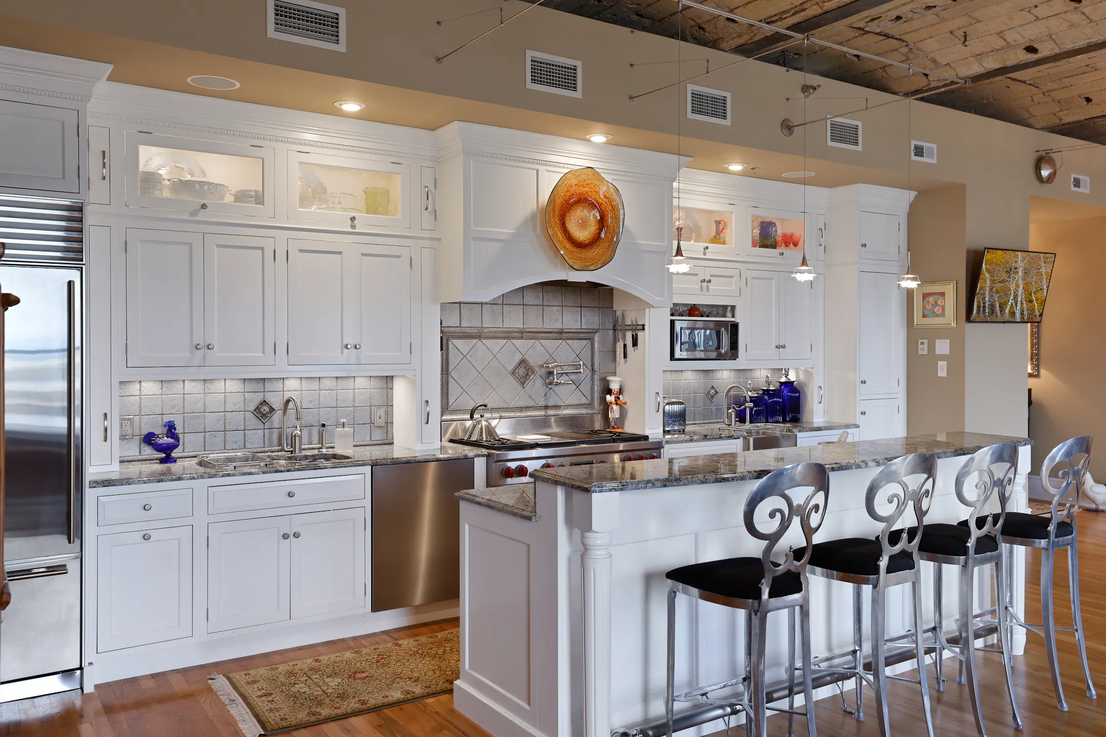 Luxe St. Paul condo listed at $950,000 offers modern amenities, Old ...