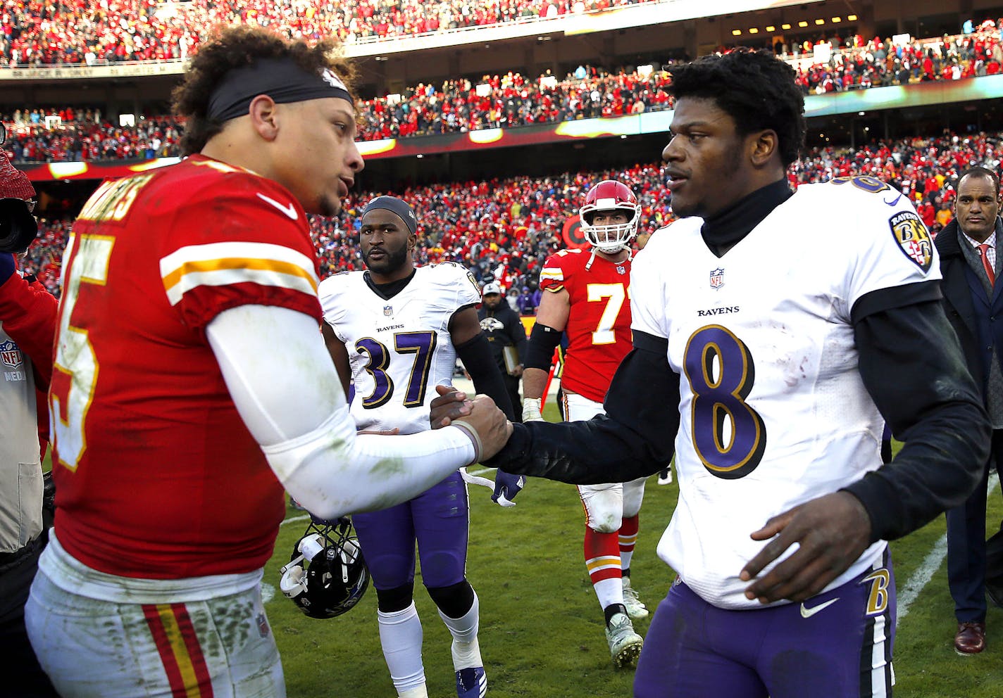 Quarterback Patrick Mahomes #15 of the Kansas City Chiefs shakes hands with quarterback Lamar Jackson #8 of the Baltimore Ravens after the Chiefs defeated the Ravens 27-24 in overtime to win the game at Arrowhead Stadium on December 09, 2018 in Kansas City, MO. (Jamie Squire/Getty Images/TNS)