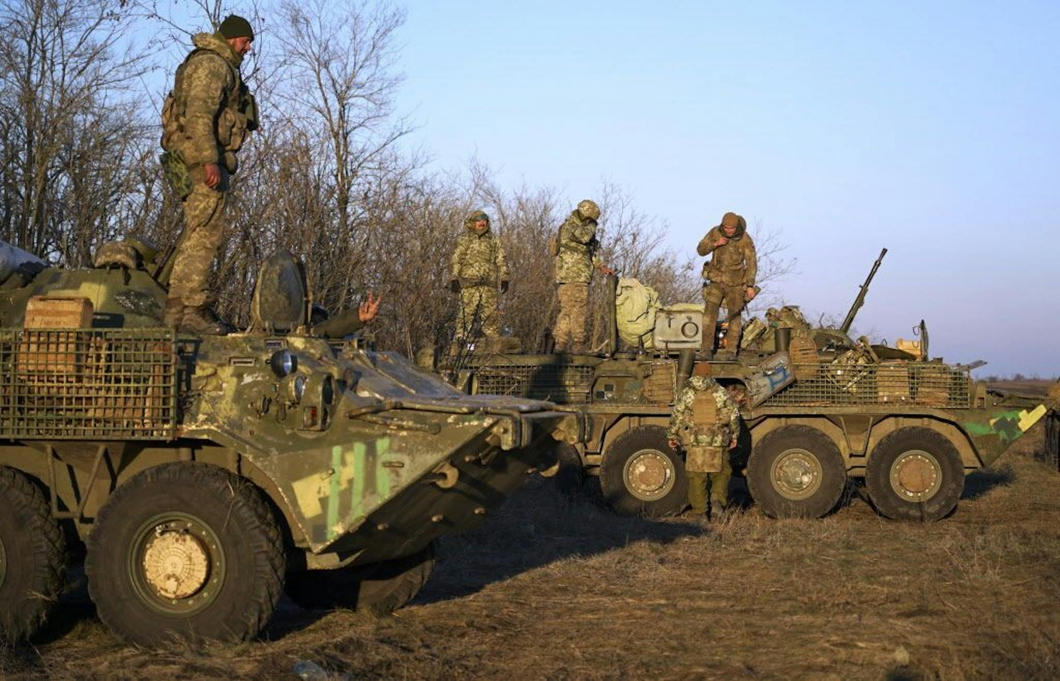 Ukrainian soldiers take a position near Urzuf, south coast of Azov sea, eastern Ukraine, Thursday, Nov. 29, 2018. Ukraine put its military forces on high combat alert and announced martial law this week after Russian border guards fired on and seized three Ukrainian ships in the Black Sea.