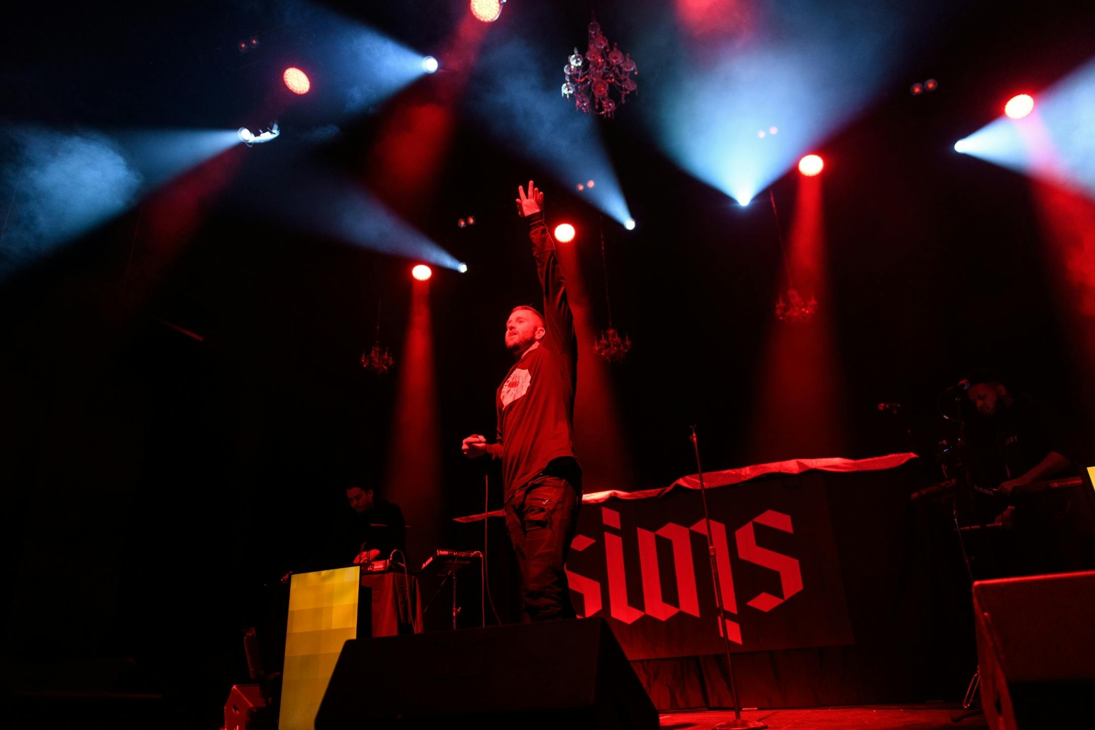 Sims performed Friday night at the Palace Theatre.