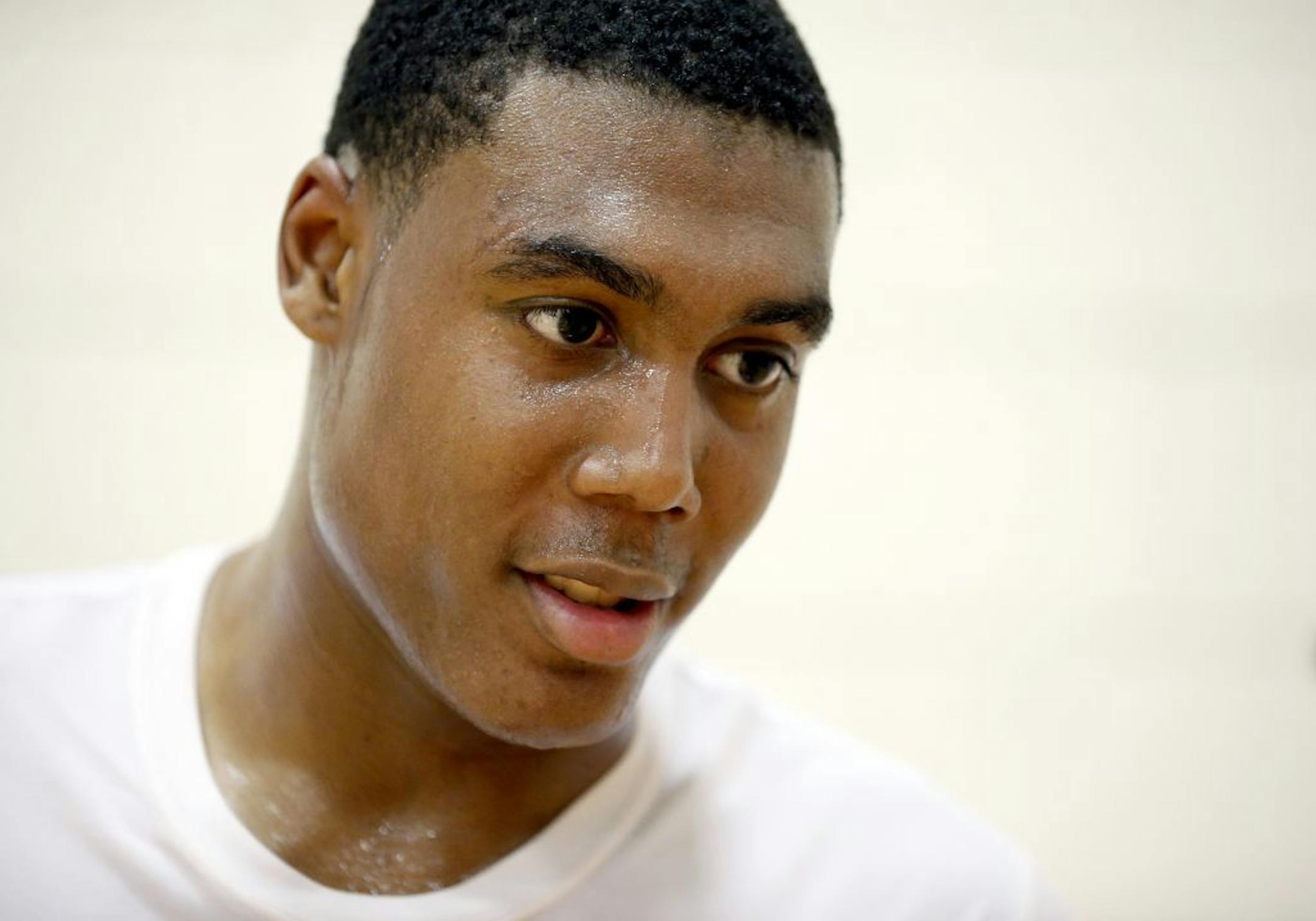 Gophers forward Charles Buggs