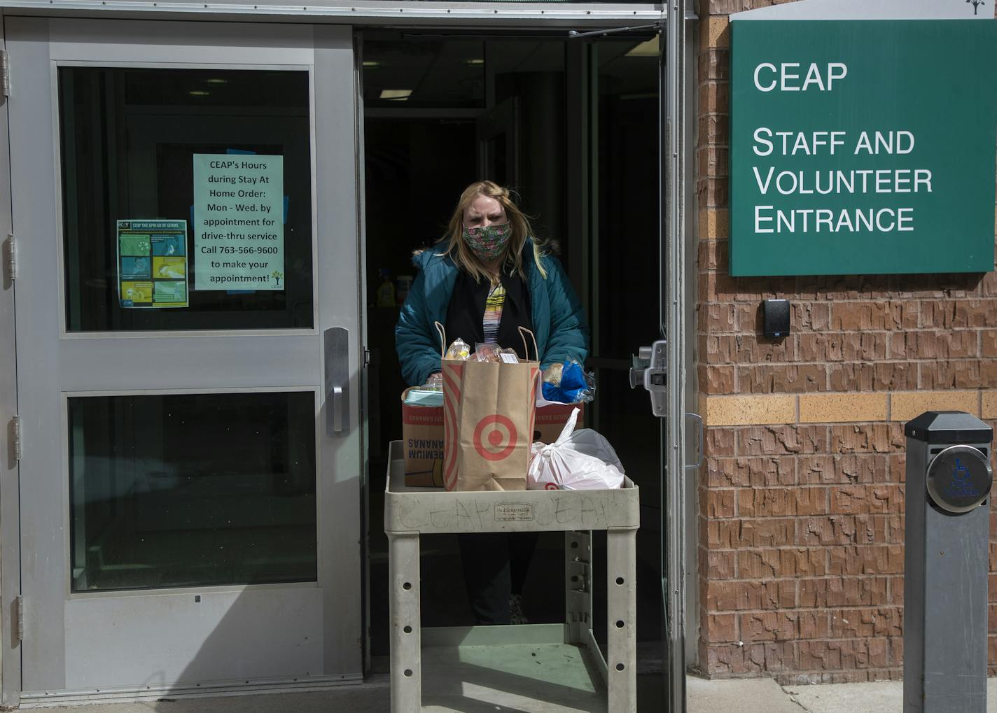 Natasha Triplett pushed a cart of food to a car Wednesday morning at the CEAP office in Brooklyn Center. ] Jerry Holt &#x2022;Jerry.Holt@startribune.com CEAP (Community Emergency Assistance Programs) in Brooklyn Center has retooled its food shelf. Instead of people coming inside to pick out what they want, they stay in their cars, driving up to pick up pre-packed bags of fresh produce, canned goods and toilet paper -- no contact needed. CEAP is seeing a 25% increase in the number of first-time c