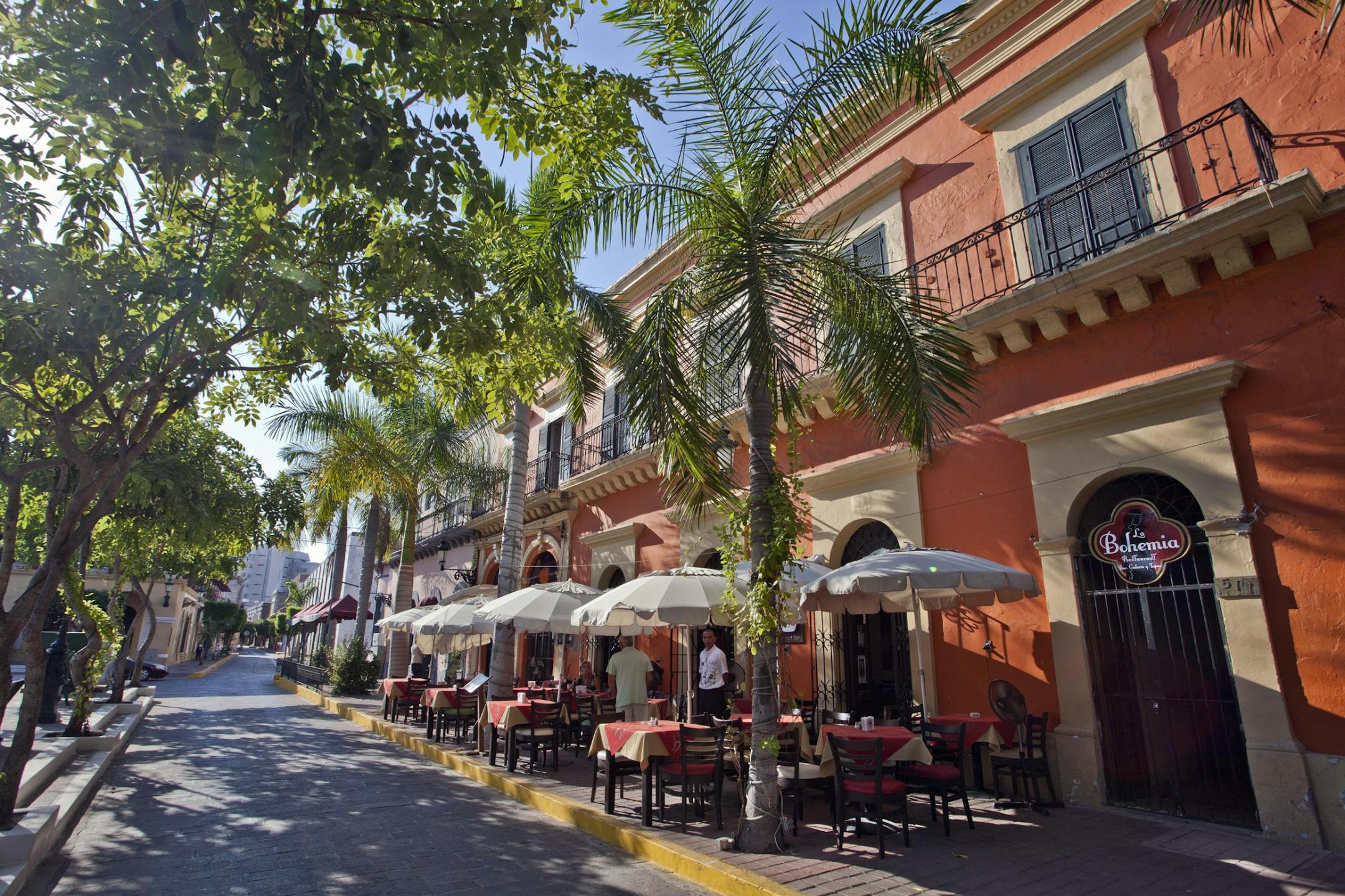 Al fresco lunch and dinner on the Plaza Machado, in the historic center, Mazatlan, Mexico.
