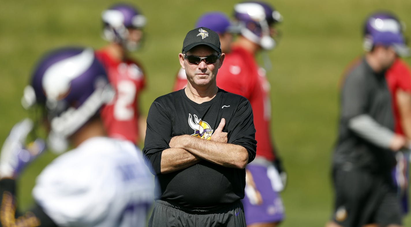 Vikings head coach Mike Zimmer watched his team practice Monday September 5,2016 in Eden Prairie, MN.