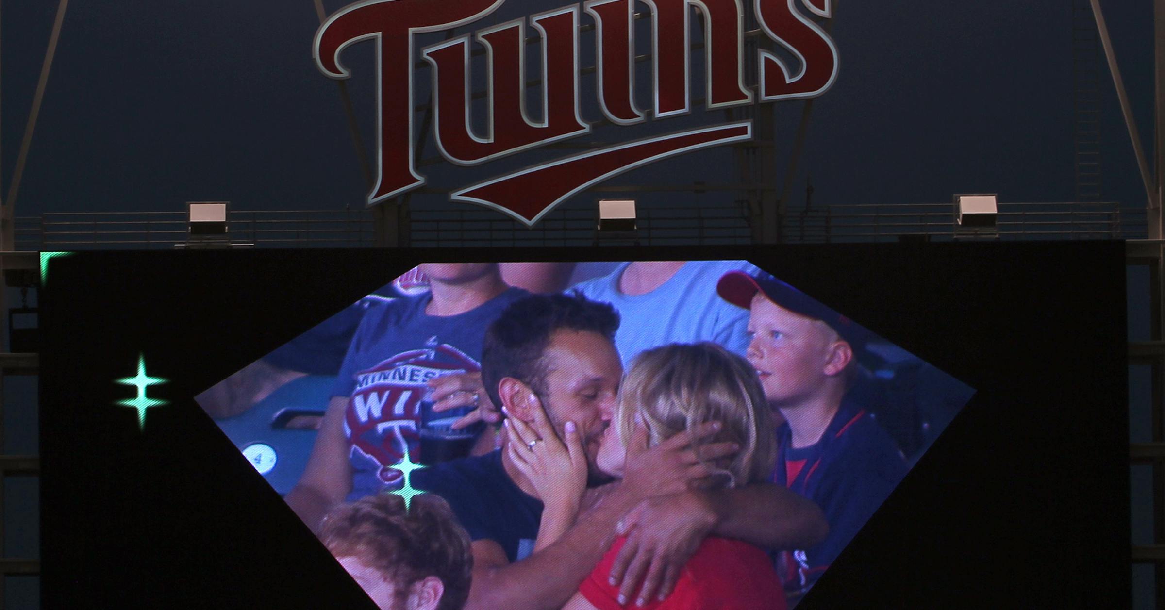 Yuen: Has Coldplay couple’s scandal gone cold? Minnesota Twins want to know.