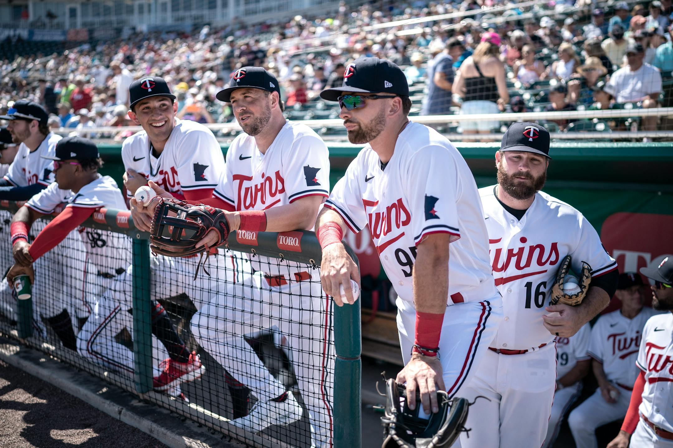 Minnesota Twins second baseman Edouard Julien (right) (95) and teammates preparing to take on the Tampa Bay Rays.