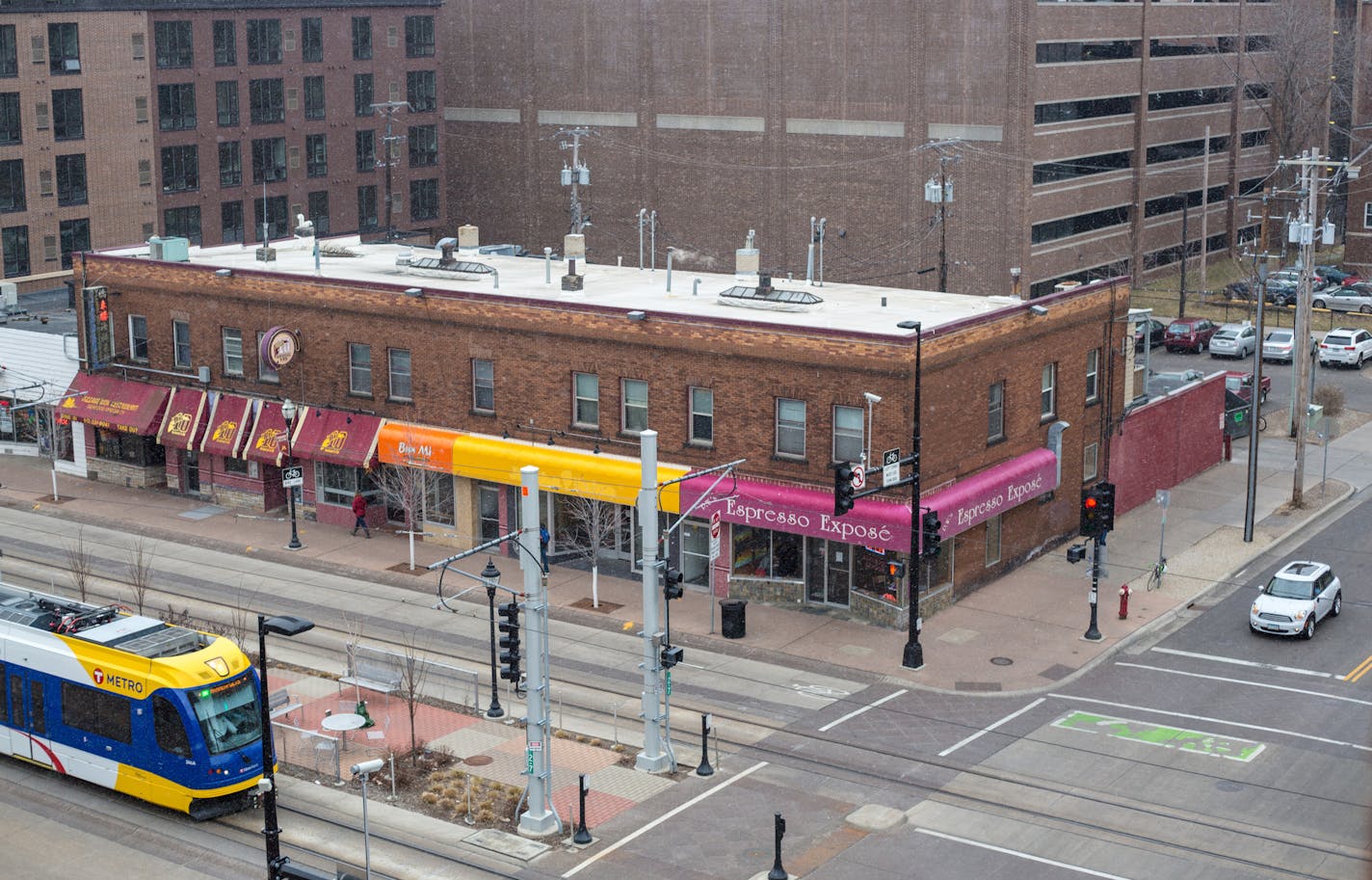 A view of the future building site at the corner of Washington Avenue SE and Harvard where a Twin Cities developer has plans to build a 26-story tower with 431 luxury apartments atop shops and restaurants .] Elizabeth Brumley special to the Star Tribune