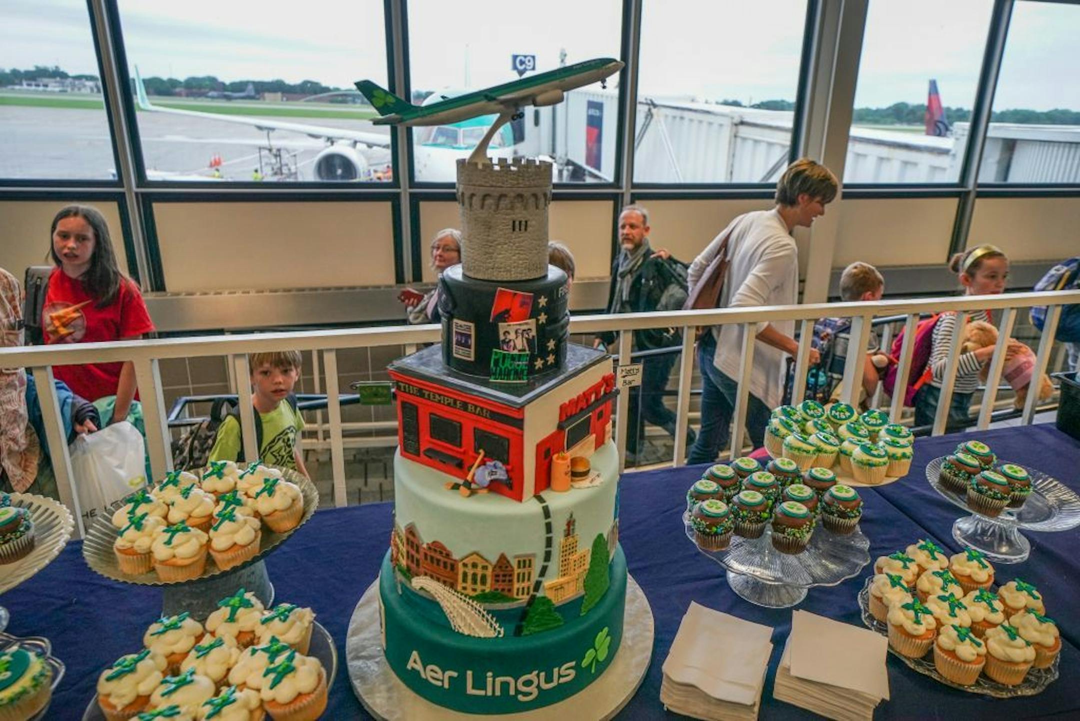The first direct Aer Lingus flight from Dublin landed at Minneapolis St. Paul International Airport. It received a water canon welcome from the Airport fire Department and the Mall of America brought SpongeBob SquarePants and handed out gift bags. Sweet Retreat Cupcake Boutique provided specially designed cupcakes and a special cake with landmarks from Minneapolis and Dublin.