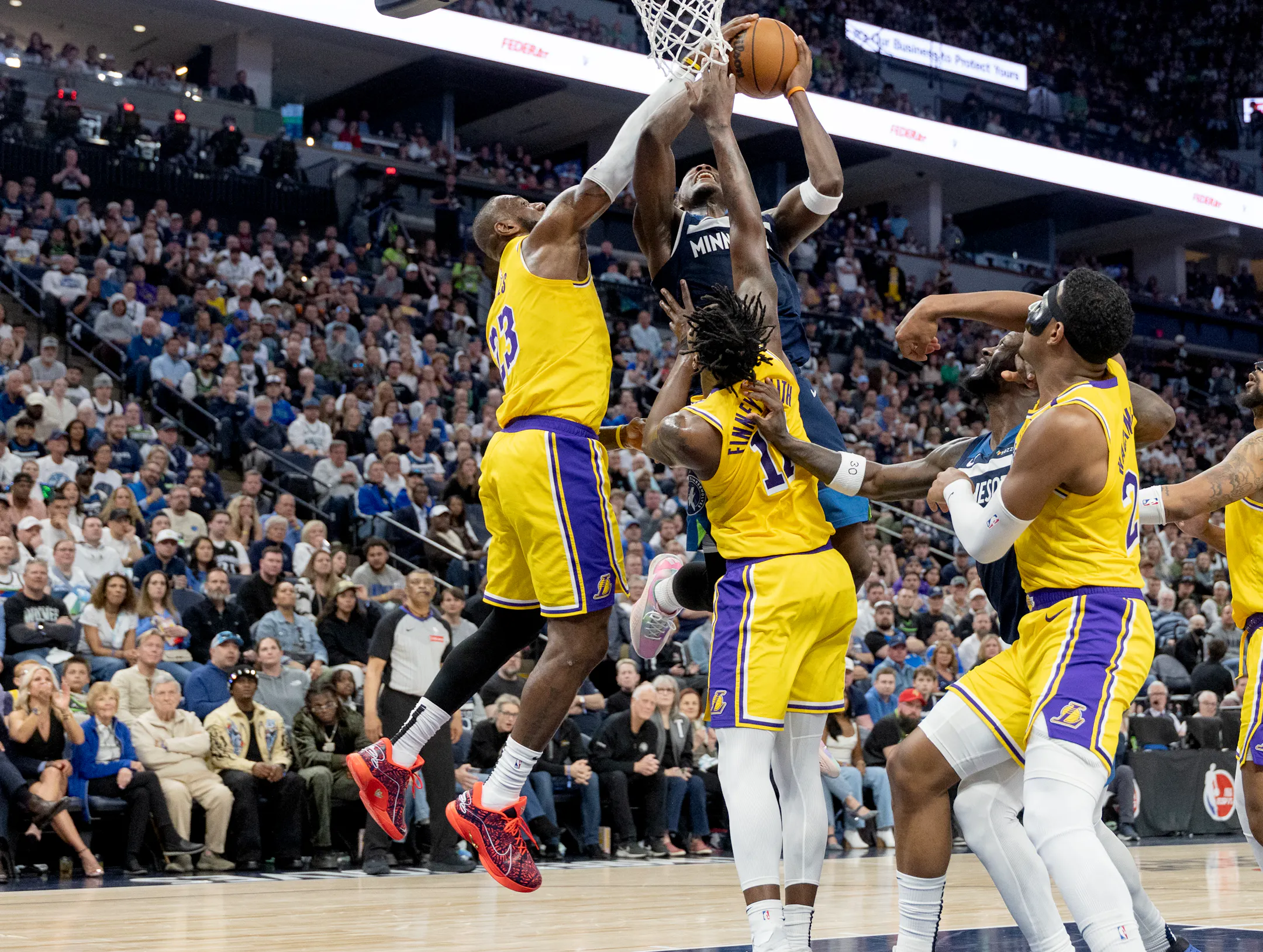 Timberwolves beat Lakers in Game 3 to take lead in NBA playoff series