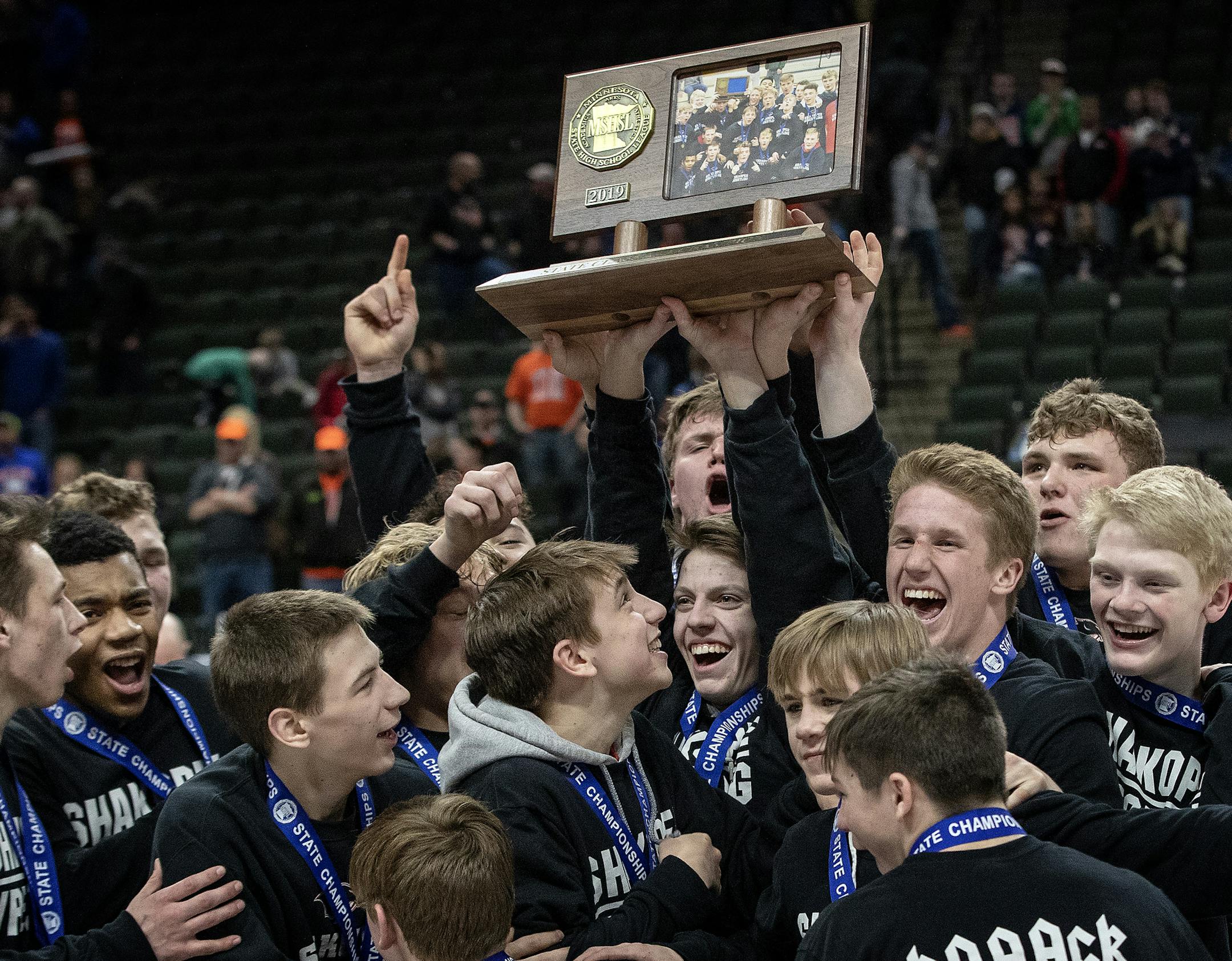 Shakopee celebrated after beating Stillwater to win the State Class 3A wrestling championship. ] CARLOS GONZALEZ &#x2022; cgonzalez@startribune.com &#x2013; St. Paul, MN &#x2013; February 28, 2019, Xcel Energy Center, Minnesota High School / Prep wrestling team championships